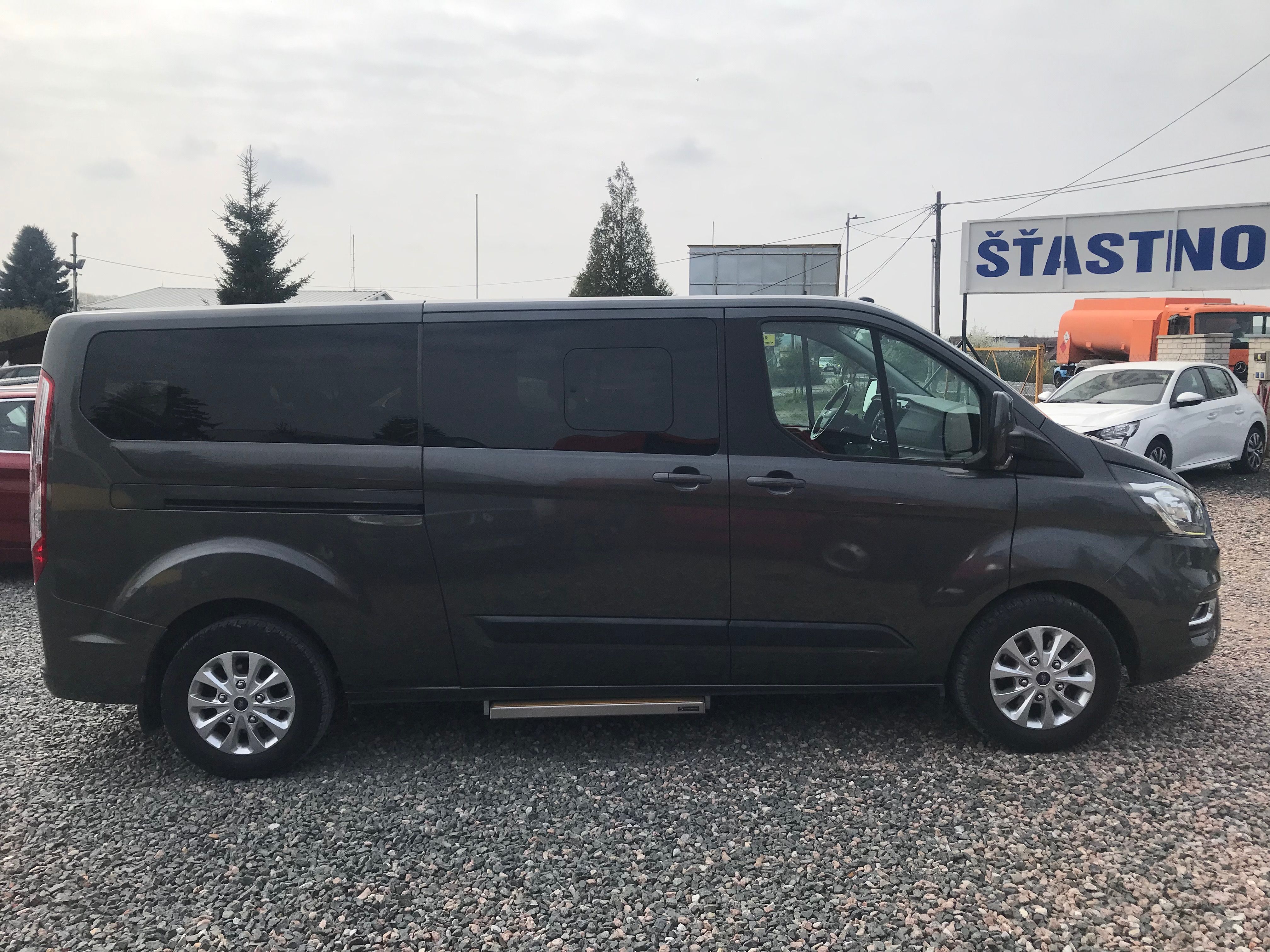 Ford Tourneo Custom, 2.0 TDCI 96 KW,L2,9-MÍST,RAMPA - fotka 4