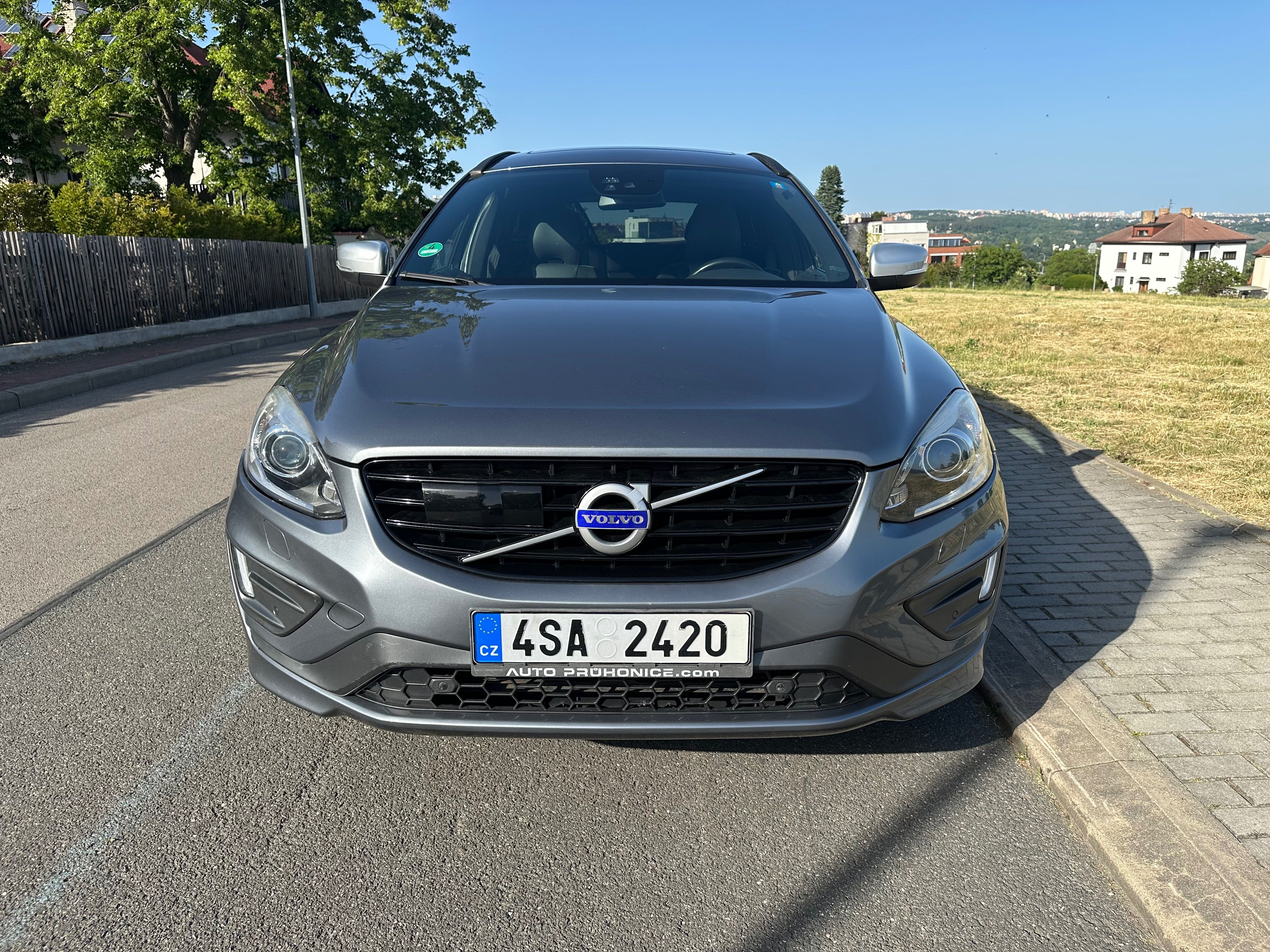 Volvo XC60, R-design, D4, 2.4l - fotka 2