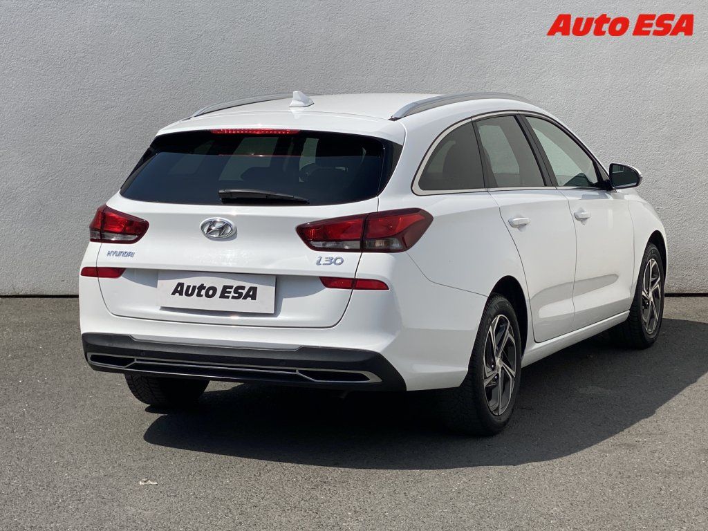 Hyundai i30, 1.5 DPi,2.maj,ČR,Smart - fotka 4