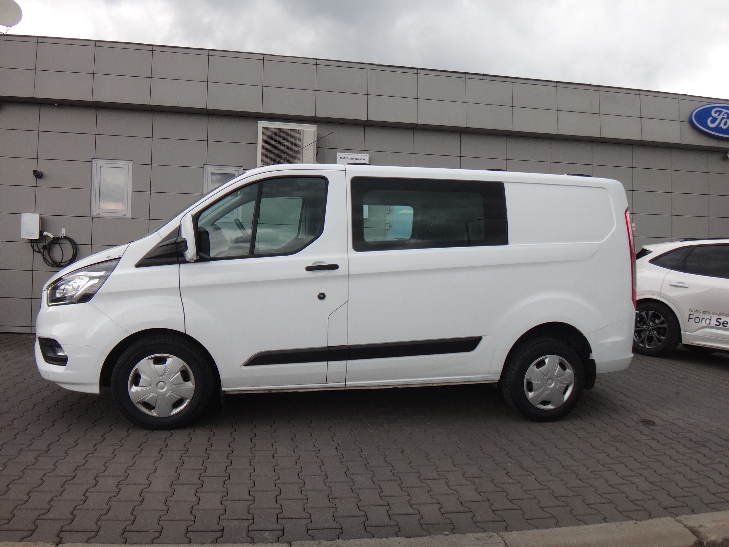 Ford Transit Custom, Trend 320 Kombi Van_L1H1_2.0Ec - fotka 2