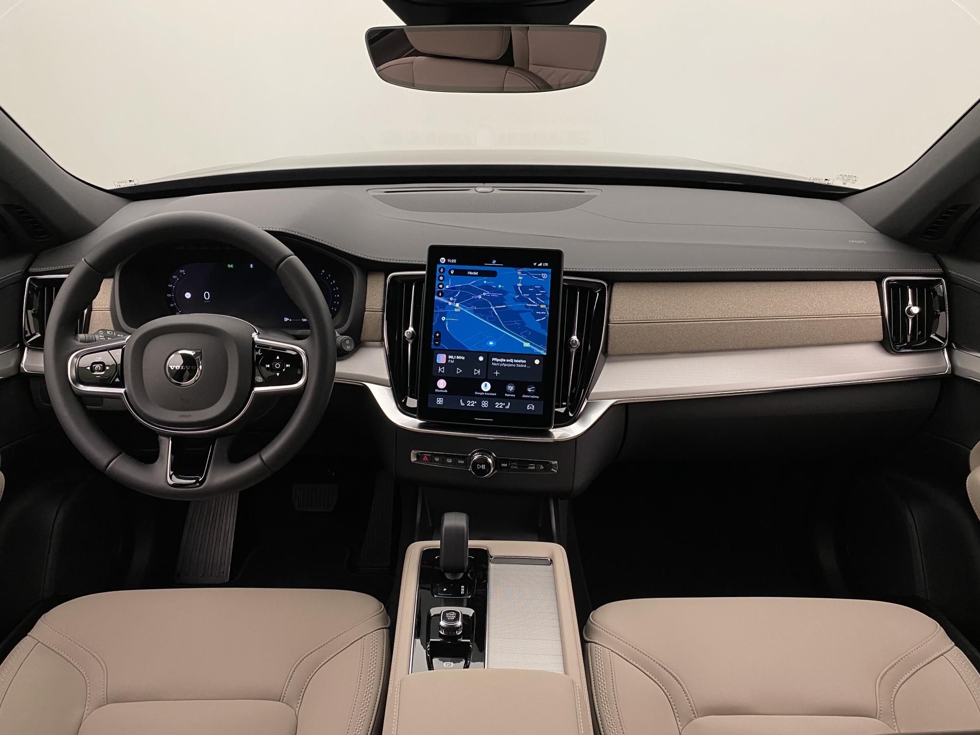 Volvo XC90, B5 AWD AUT CORE 7míst - fotka 2