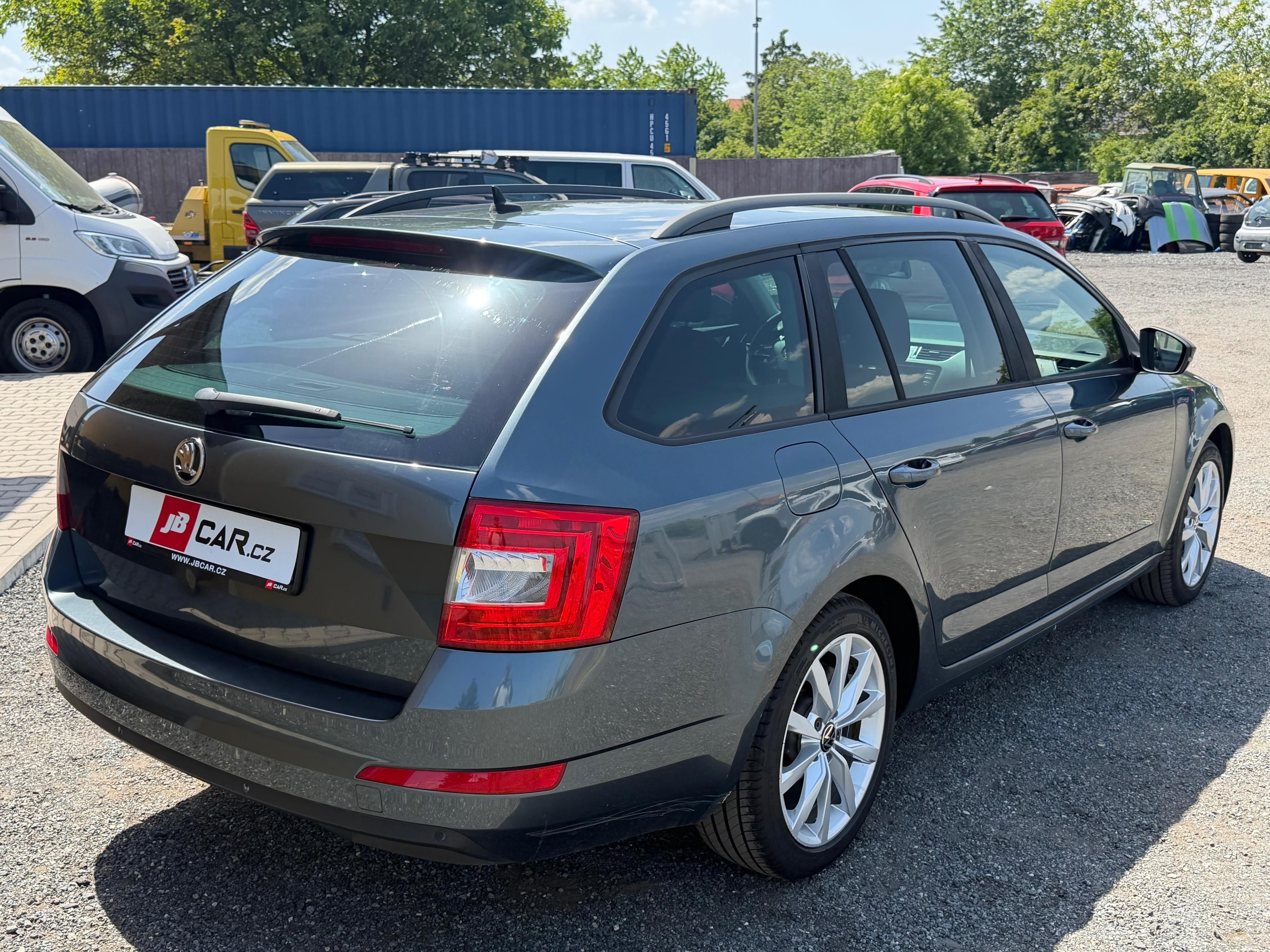 Škoda Octavia, 2.0 TDI 110KW NAVI 1.MAJITEL - fotka 2
