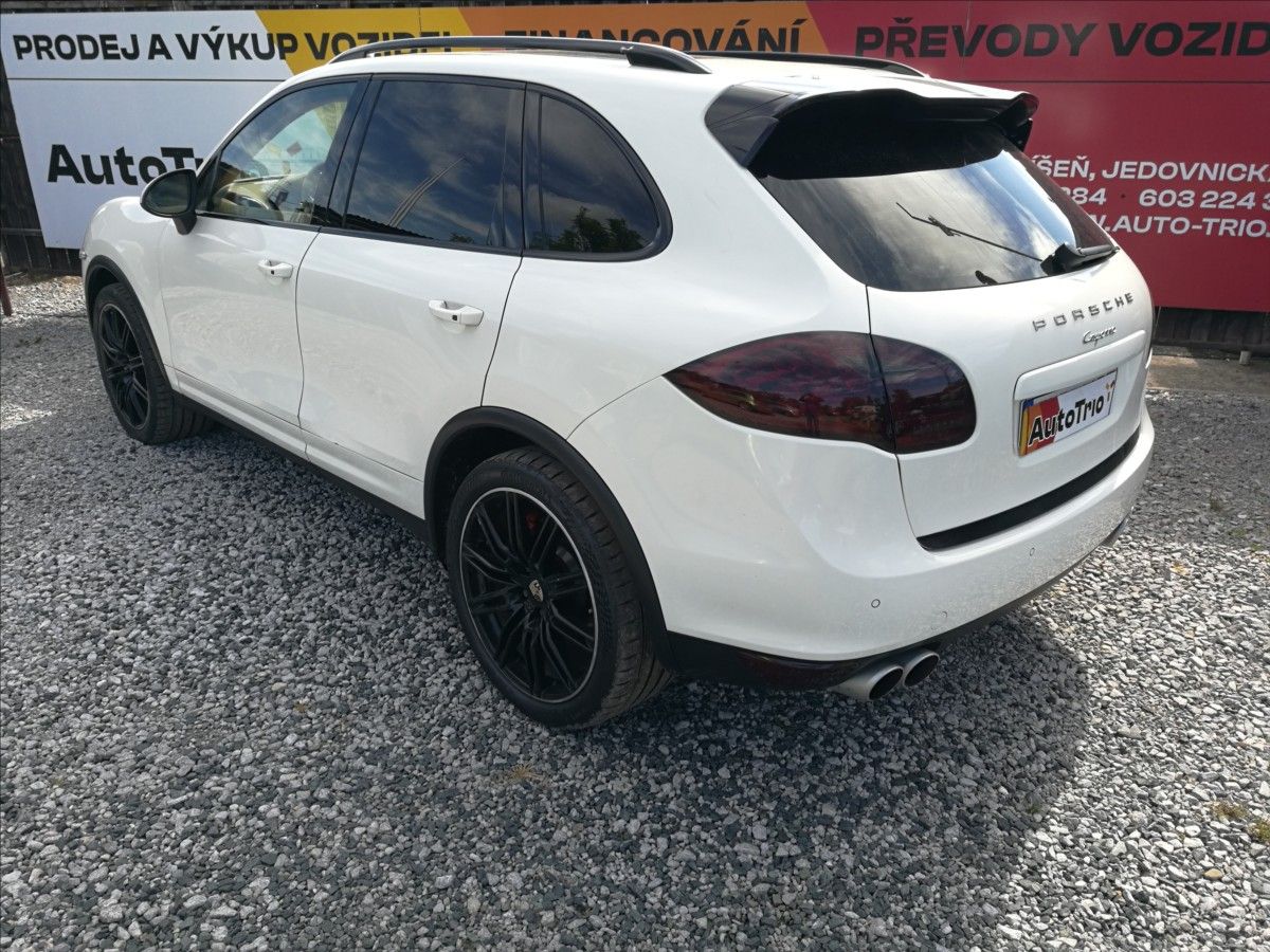 Porsche Cayenne, 4,8 i V8 Turbo - fotka 4