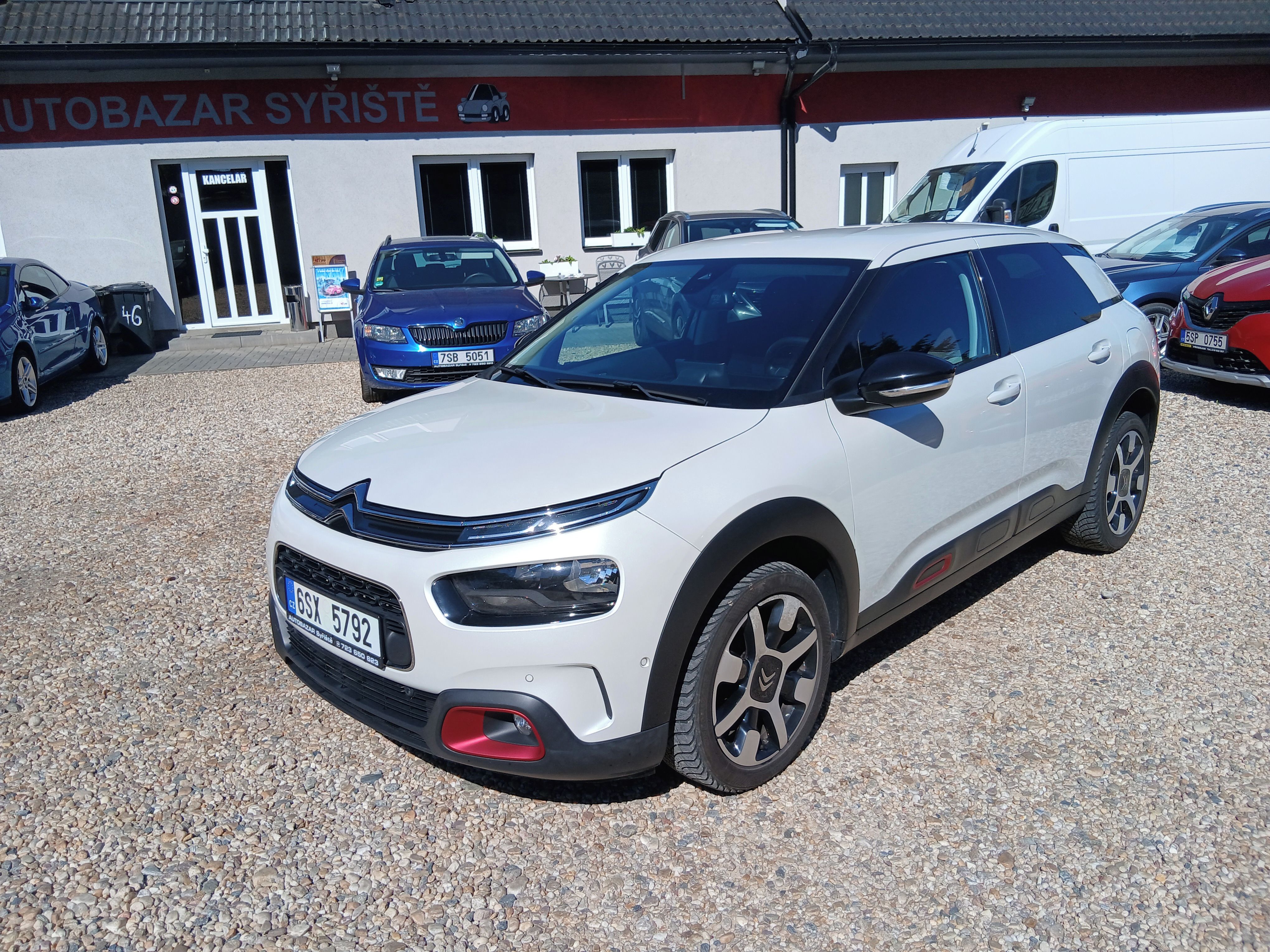 Citroën C4 Cactus, 1.2i 81KW Automat, S.Kniha