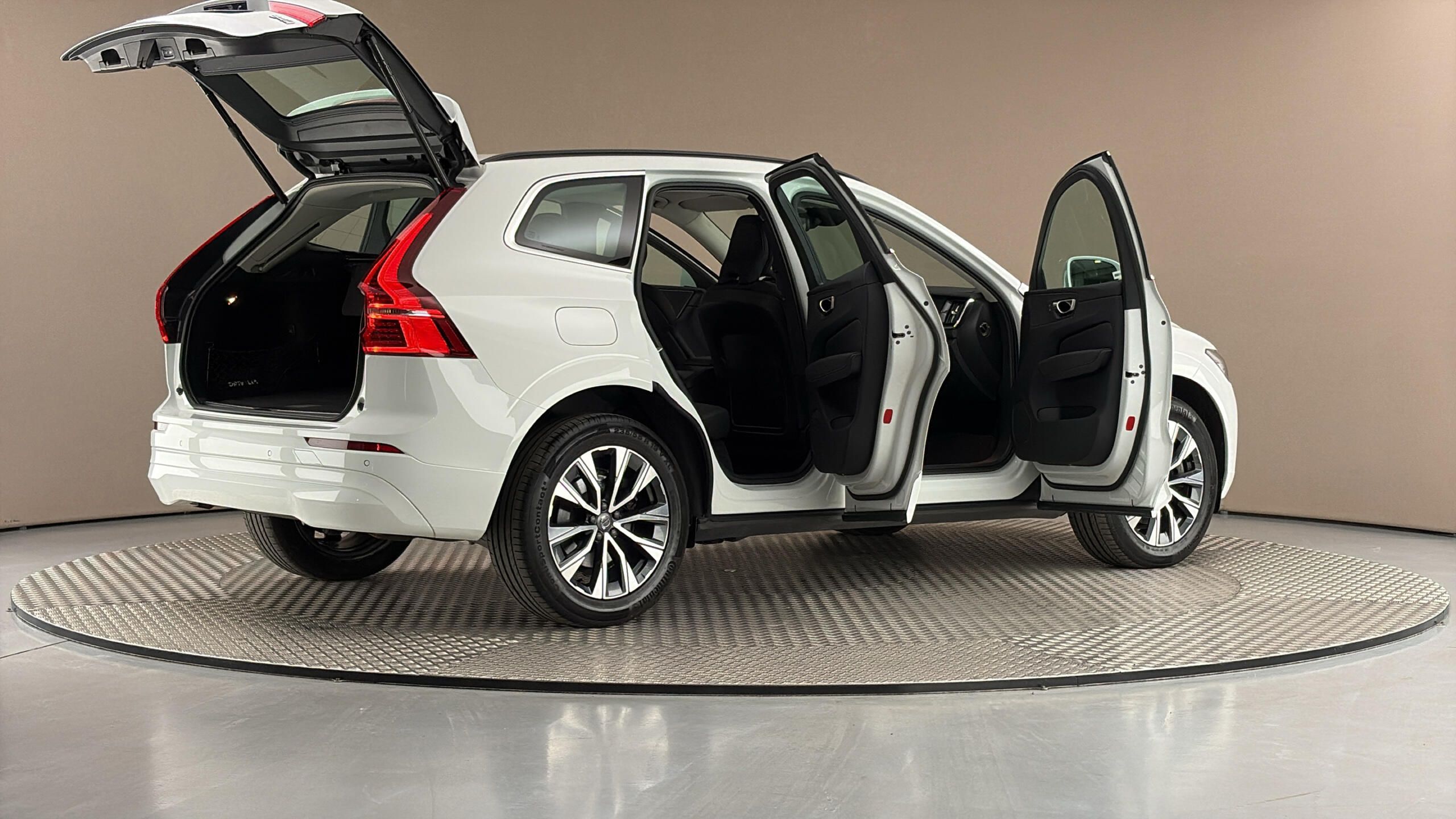 Volvo XC60, 2.0 B4 AUT AWD Momentum Pro - fotka 6