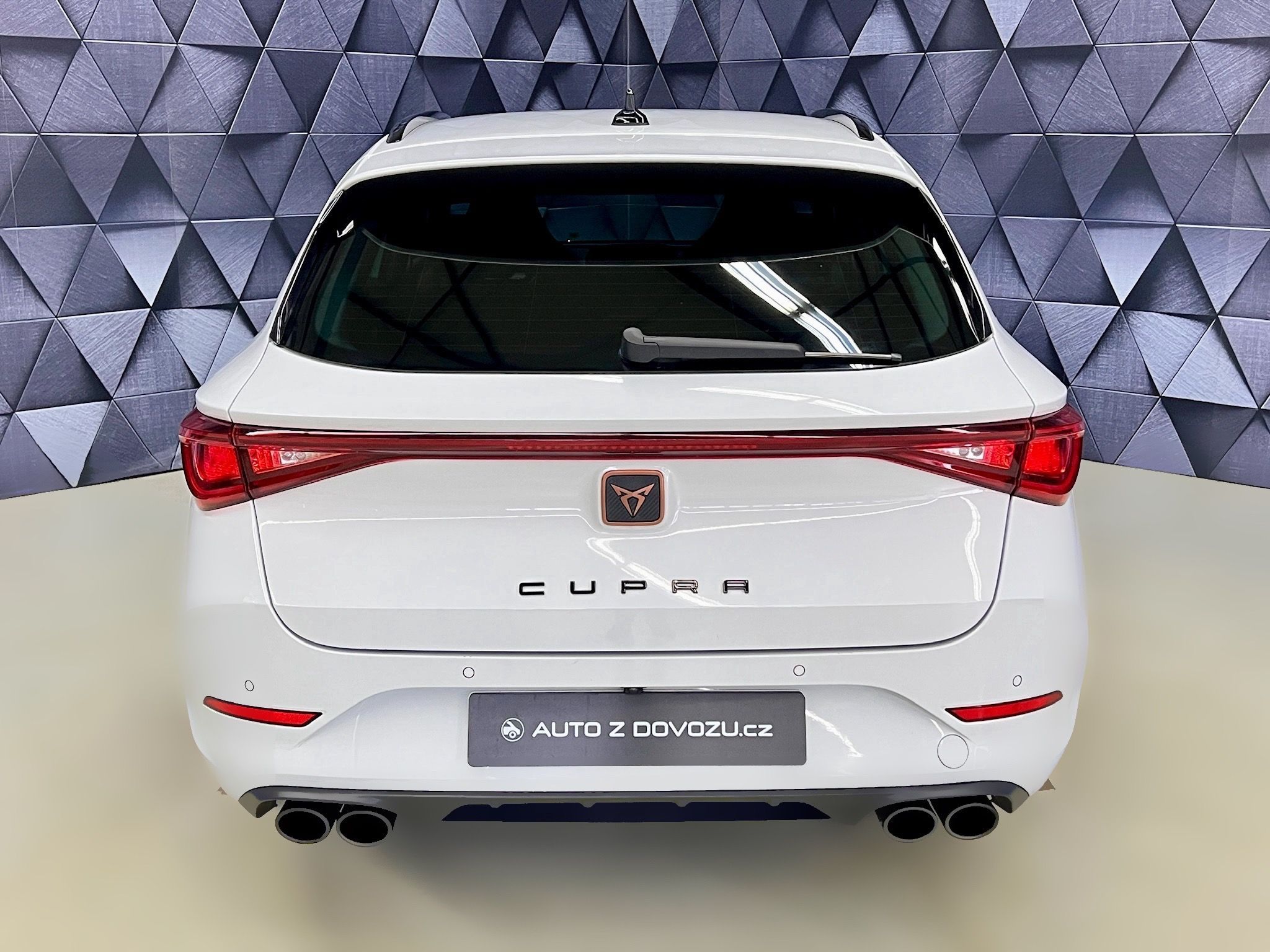 Cupra Leon, 2.0TSI 228KW DSG 4WD, LED, ACC - fotka 6