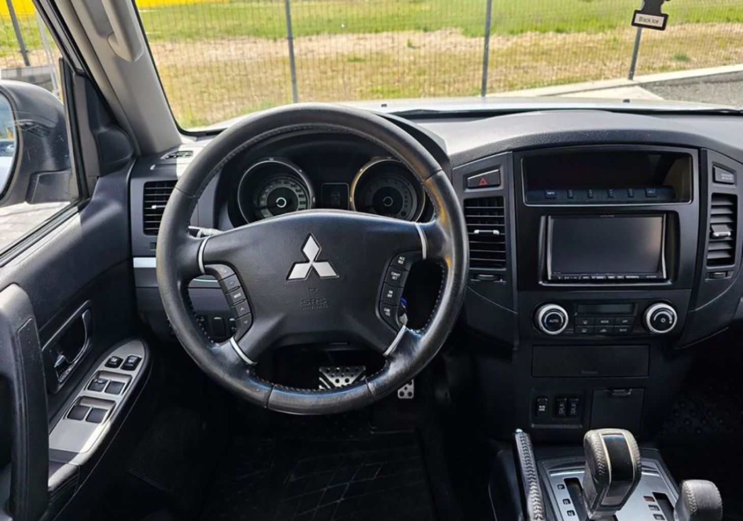 Mitsubishi Pajero, Mitsubishi Pajero 3.2 D 7 Míst - fotka 3
