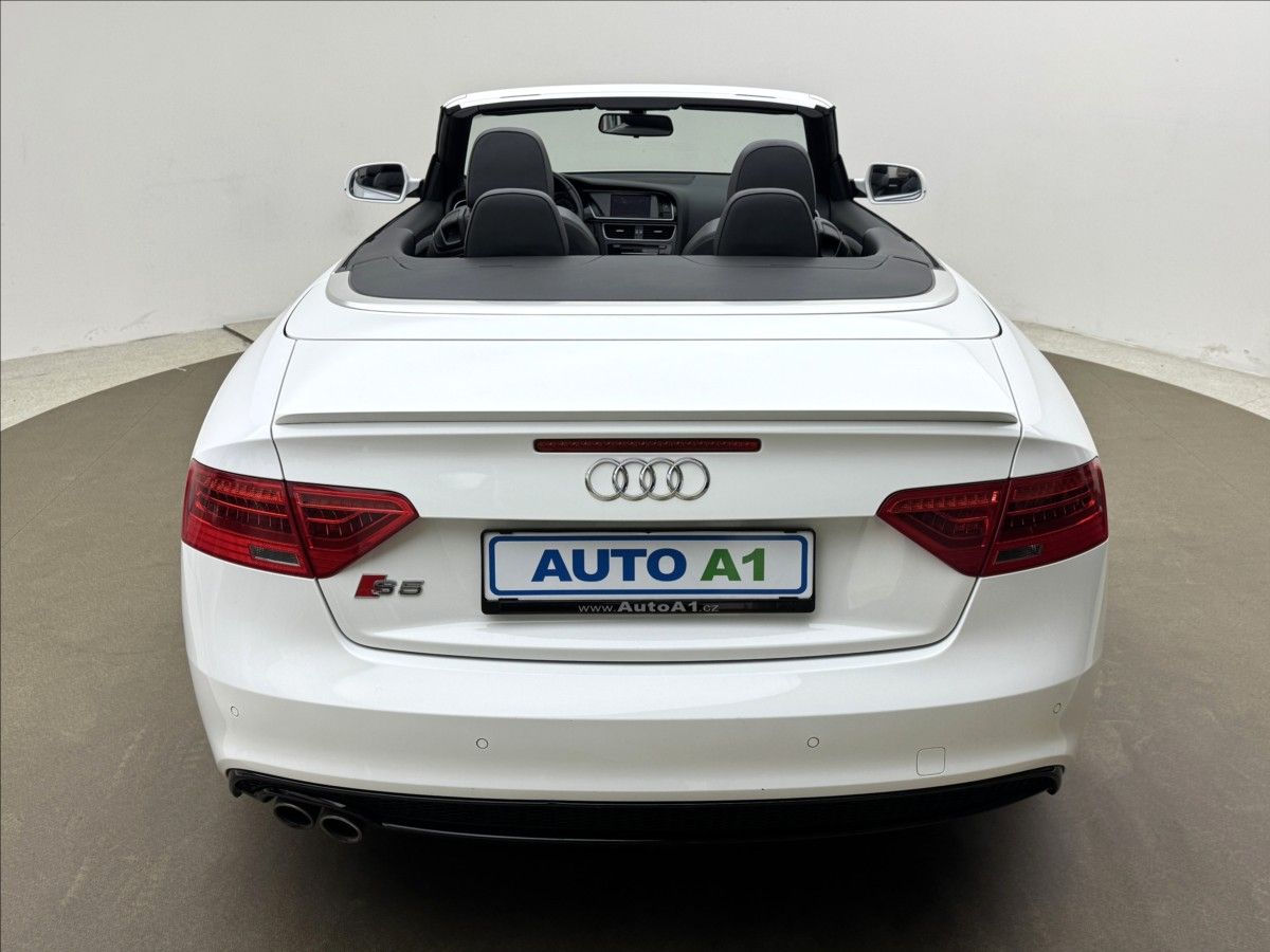 Audi A5, 2,0 140kW S-LINE 4X4 VÝHŘEV TZ - fotka 5