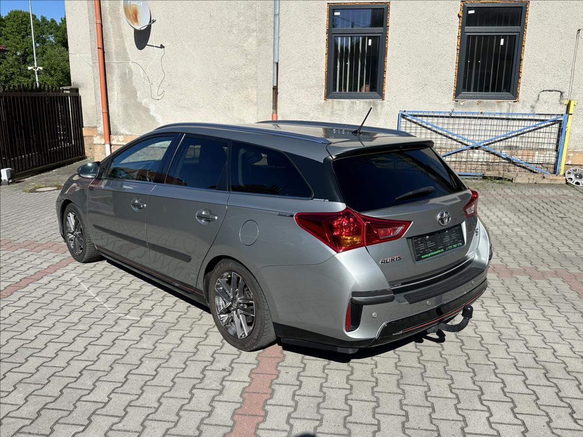 Toyota Auris, 1,6 EXCLUSIVE TAŽNÉ - fotka 6