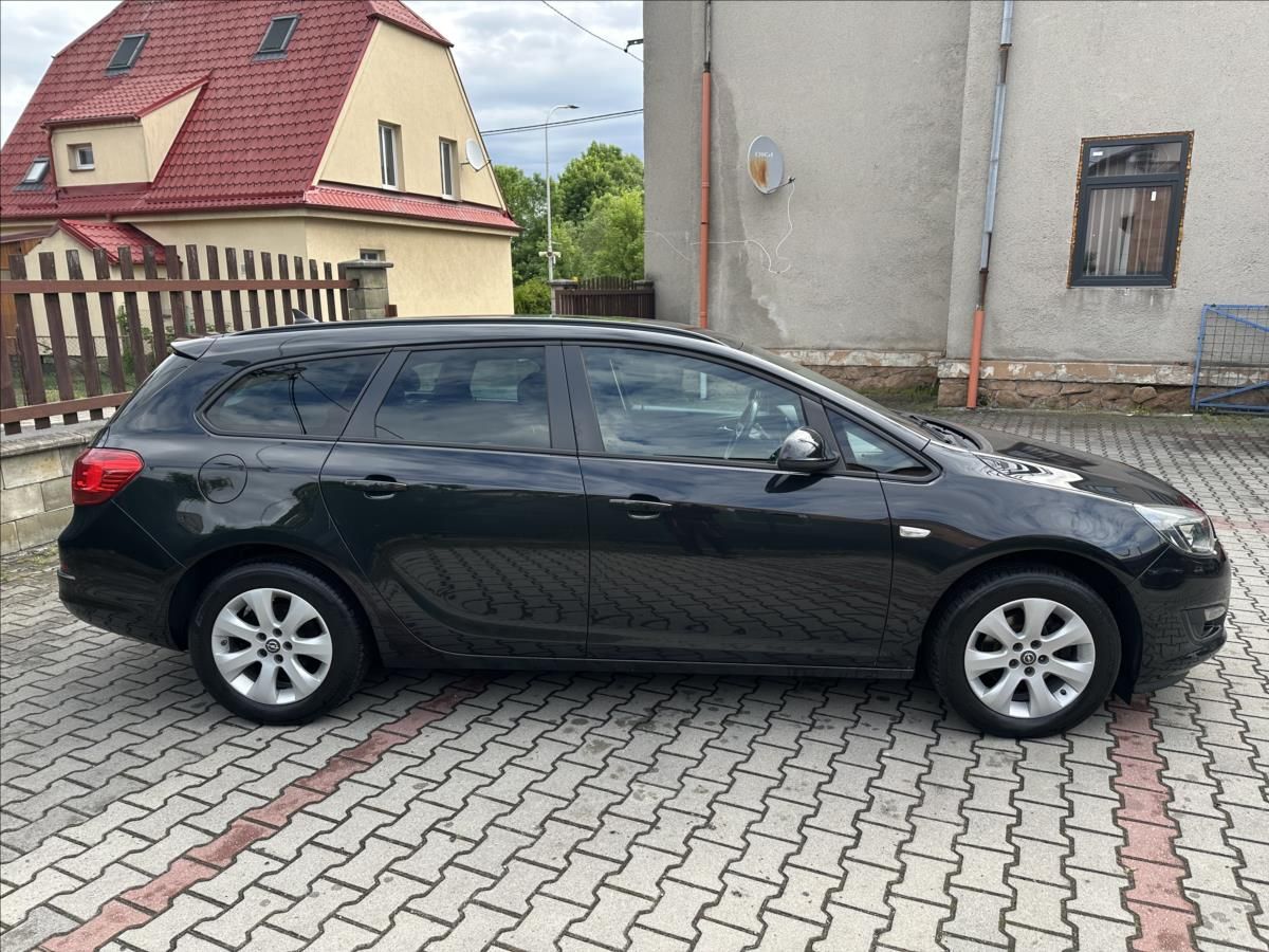 Opel Astra, 1,4 TURBO SPORT - fotka 2