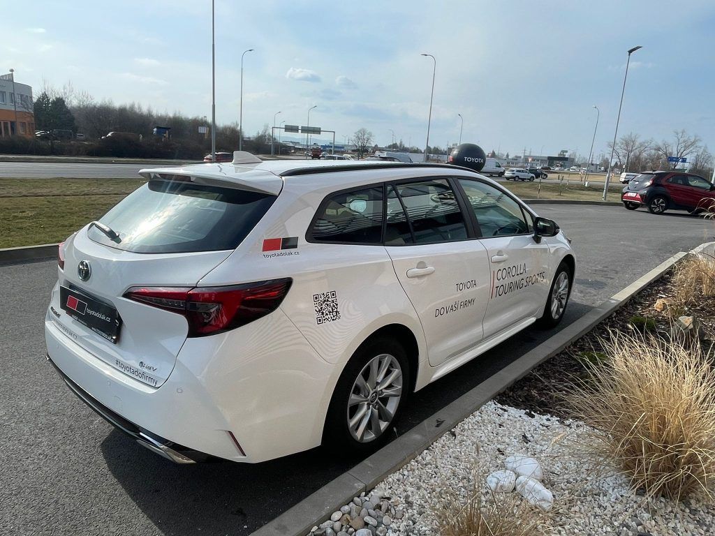 Toyota Corolla, 1.8 Hybrid Comfort Business - fotka 6