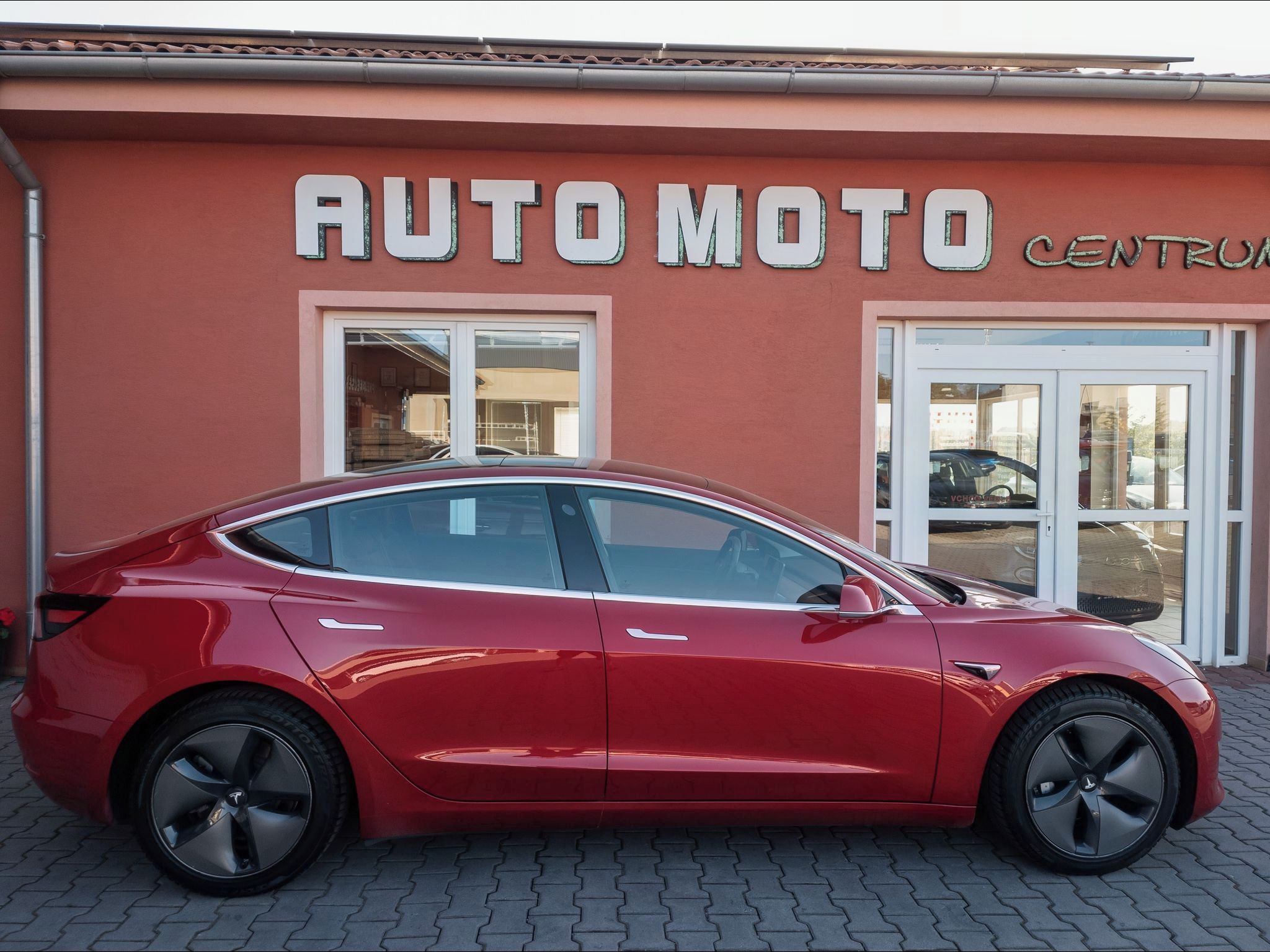 Tesla Model 3, Long Range Dual Motor 340 kW - fotka 5