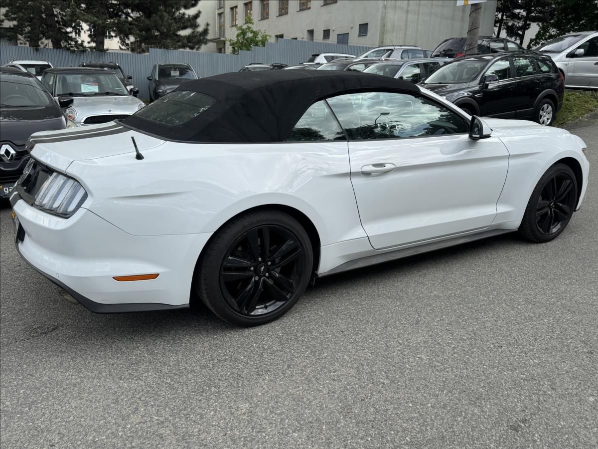 Ford Mustang, 2,3 - fotka 6