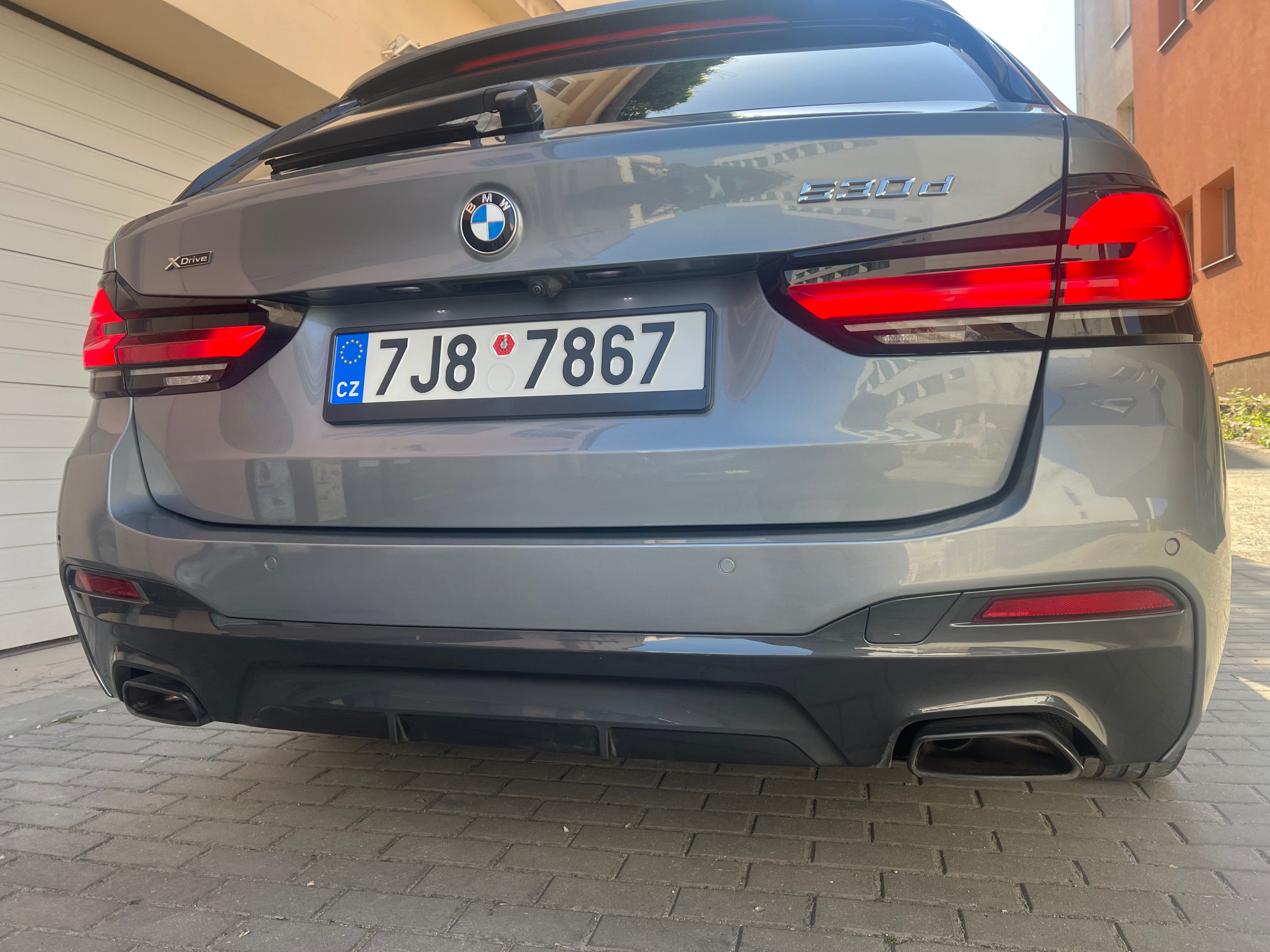 BMW Řada 5, 530d-xdrive - fotka 4