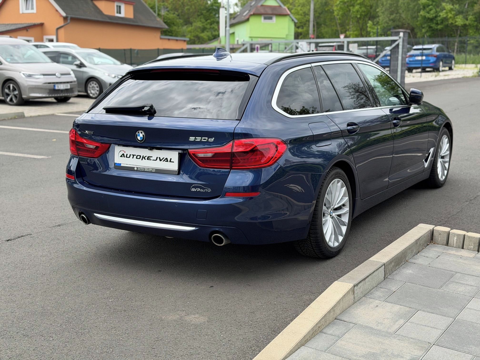 BMW Řada 5, 530 d xDrive Luxury, nez.topen - fotka 3