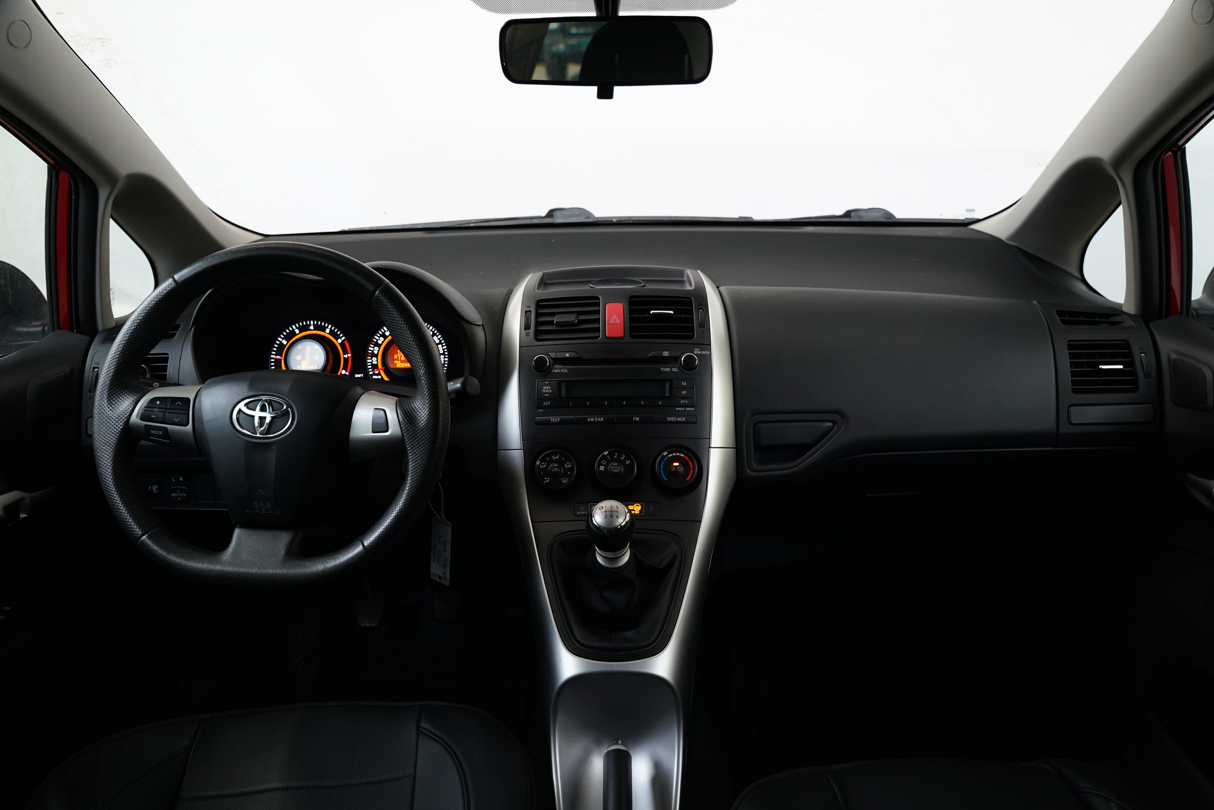 Toyota Auris, 1.3 Dual VVT-i 73 kW - fotka 6