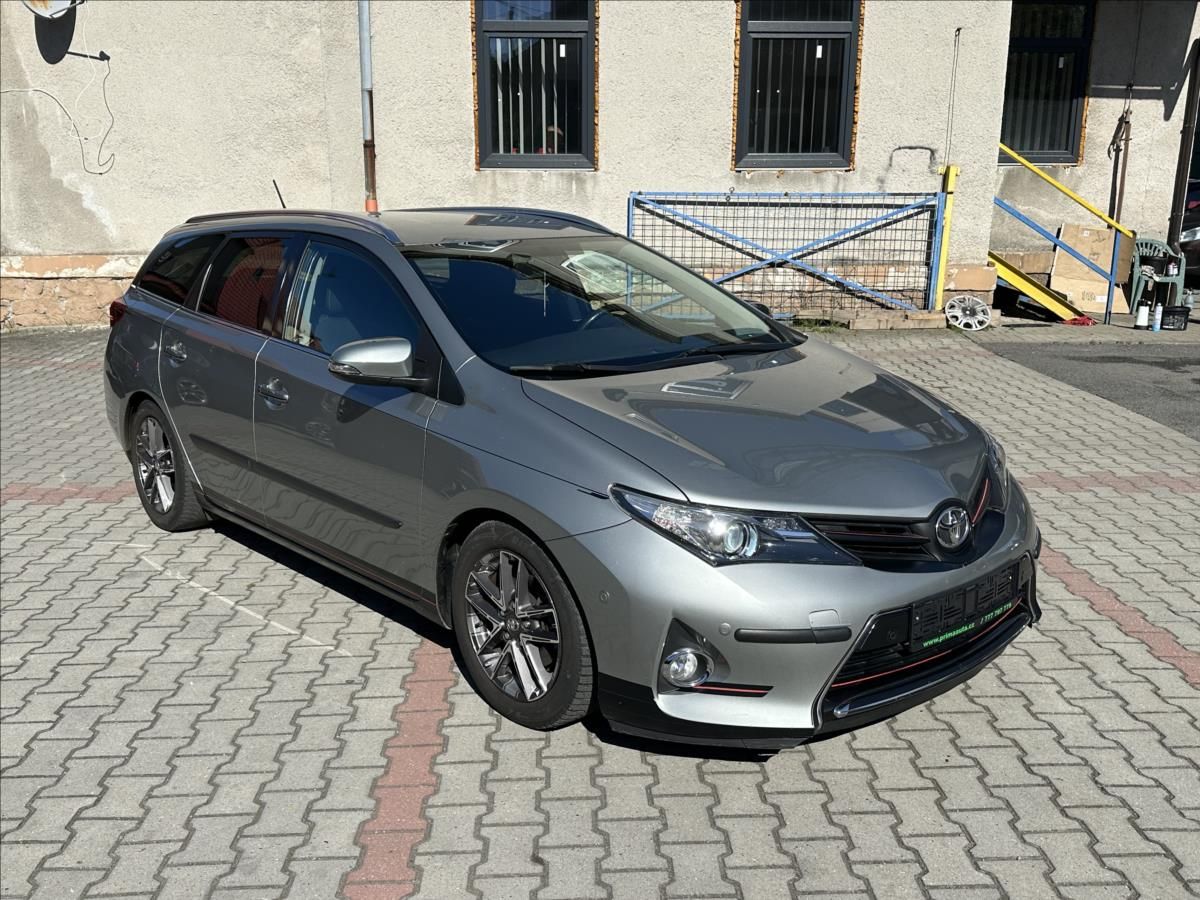 Toyota Auris, 1,6 EXCLUSIVE TAŽNÉ