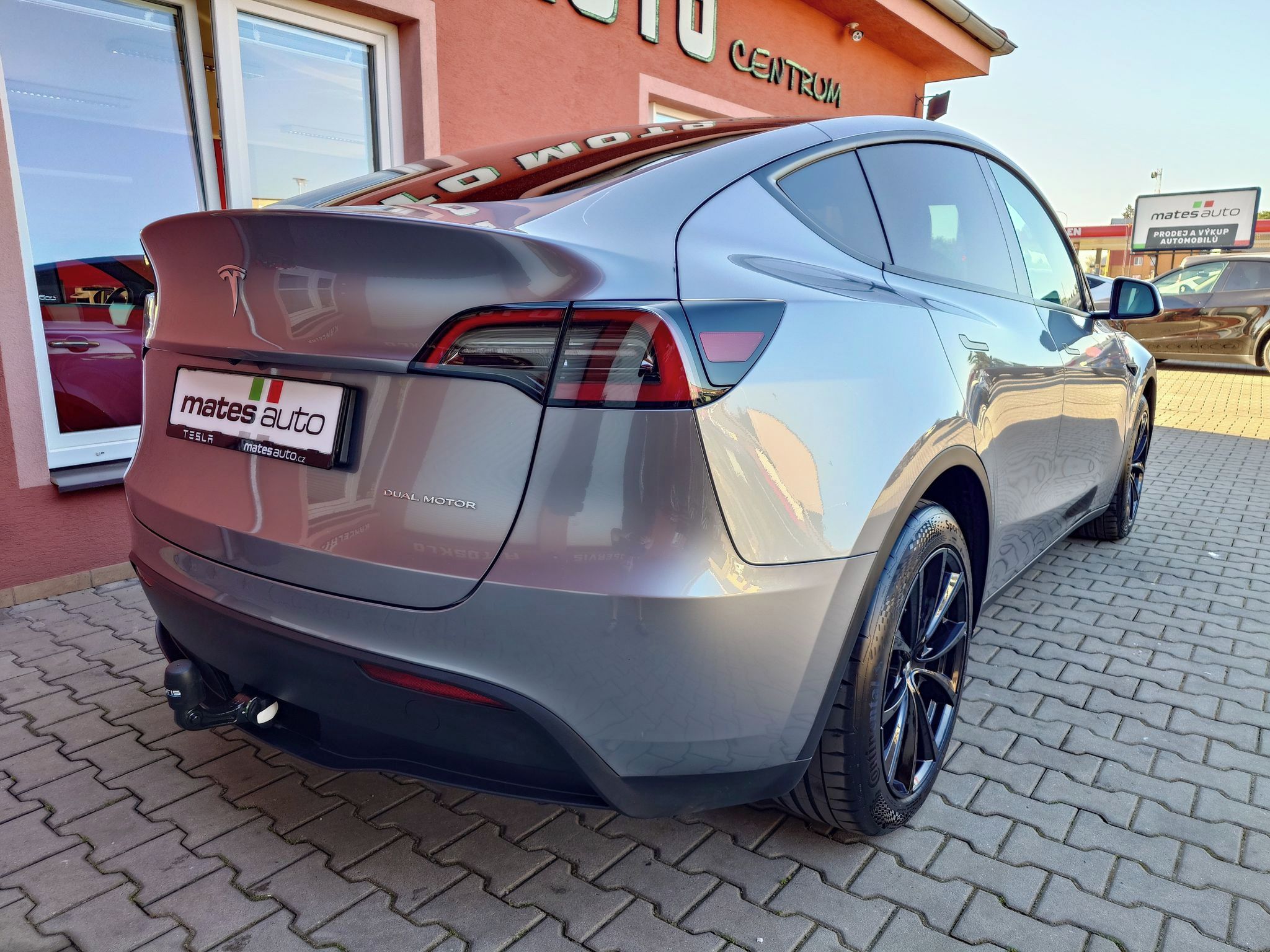 Tesla Model Y, Long Range Dual Motor 378kW - fotka 6