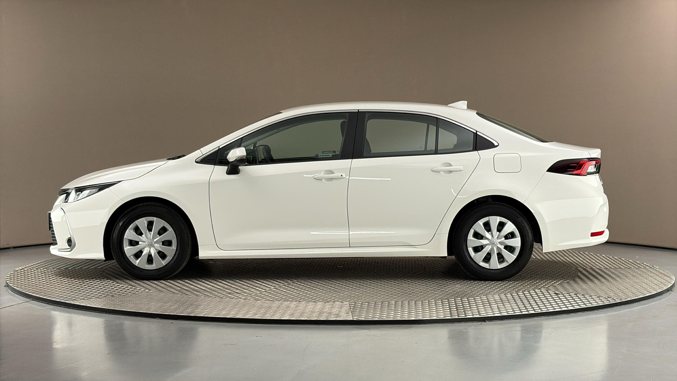Toyota Corolla, 1.8 Hybrid AUT Active Sedan - fotka 4