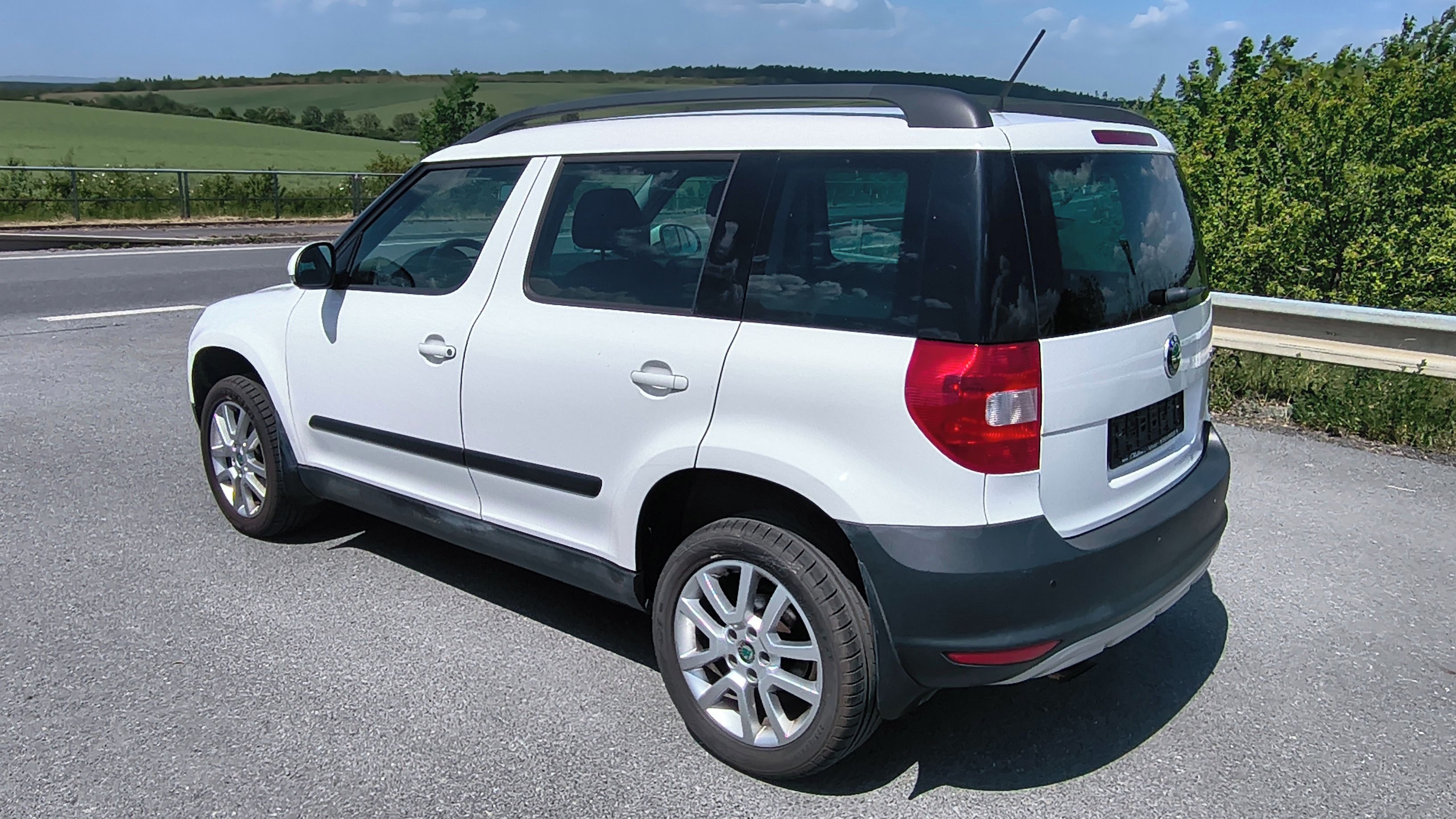 Škoda Yeti, 1.2tsi 77kw 111tkm! 2x výhřev! - fotka 3