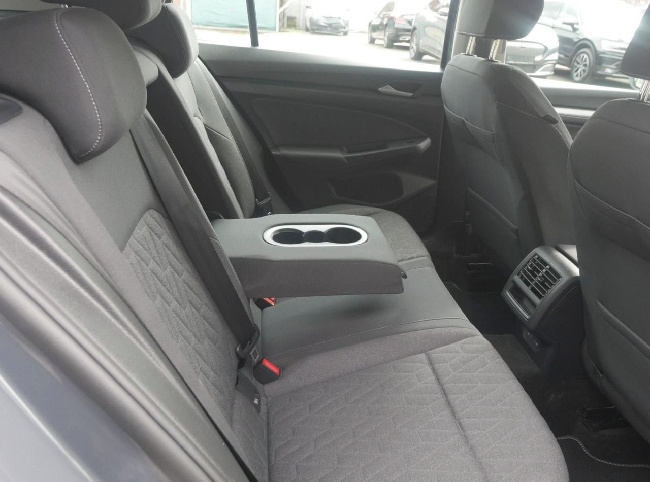 Volkswagen Golf, 2024 VW Golf VIII Life 1.5 - fotka 4