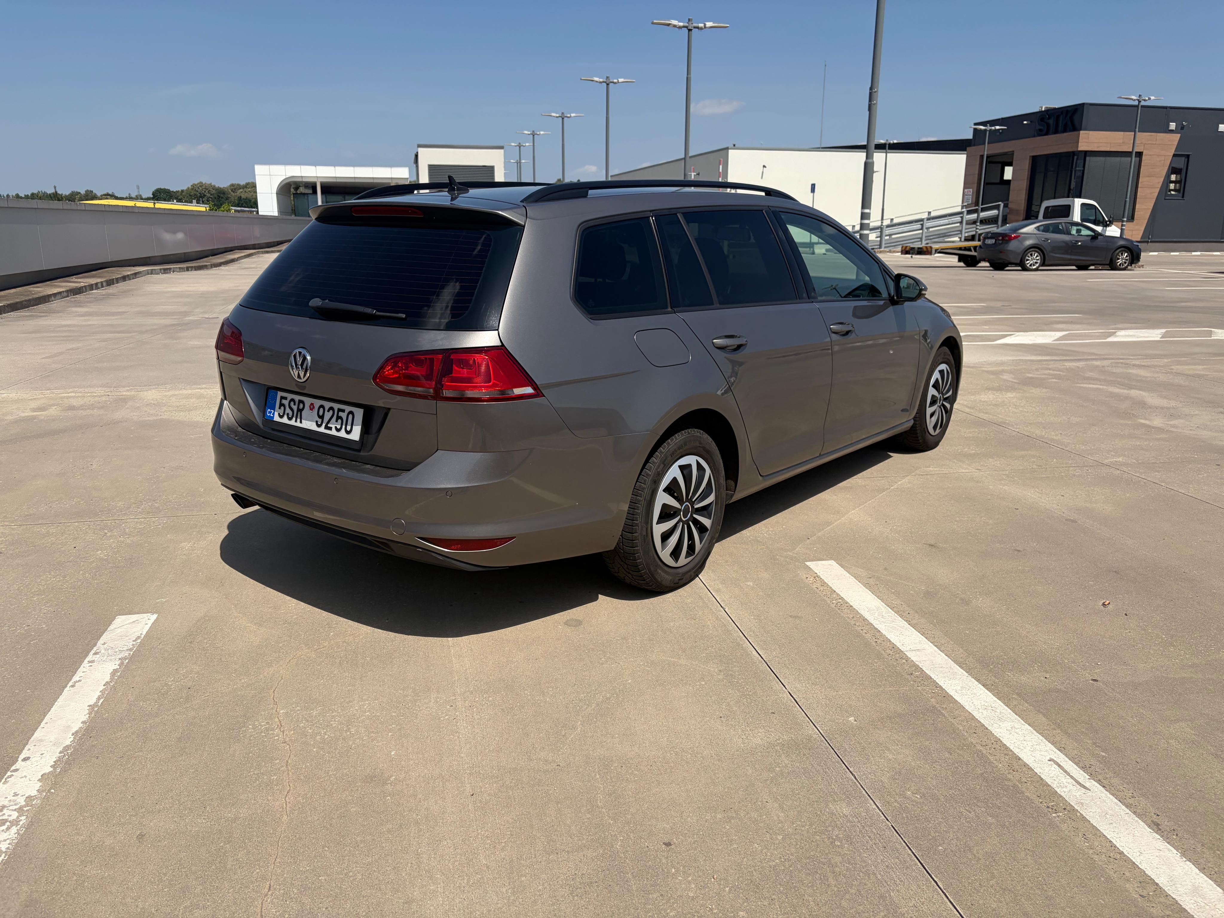 Volkswagen Golf, Volkswagen Golf,  1.6 TDI 81kW - fotka 5