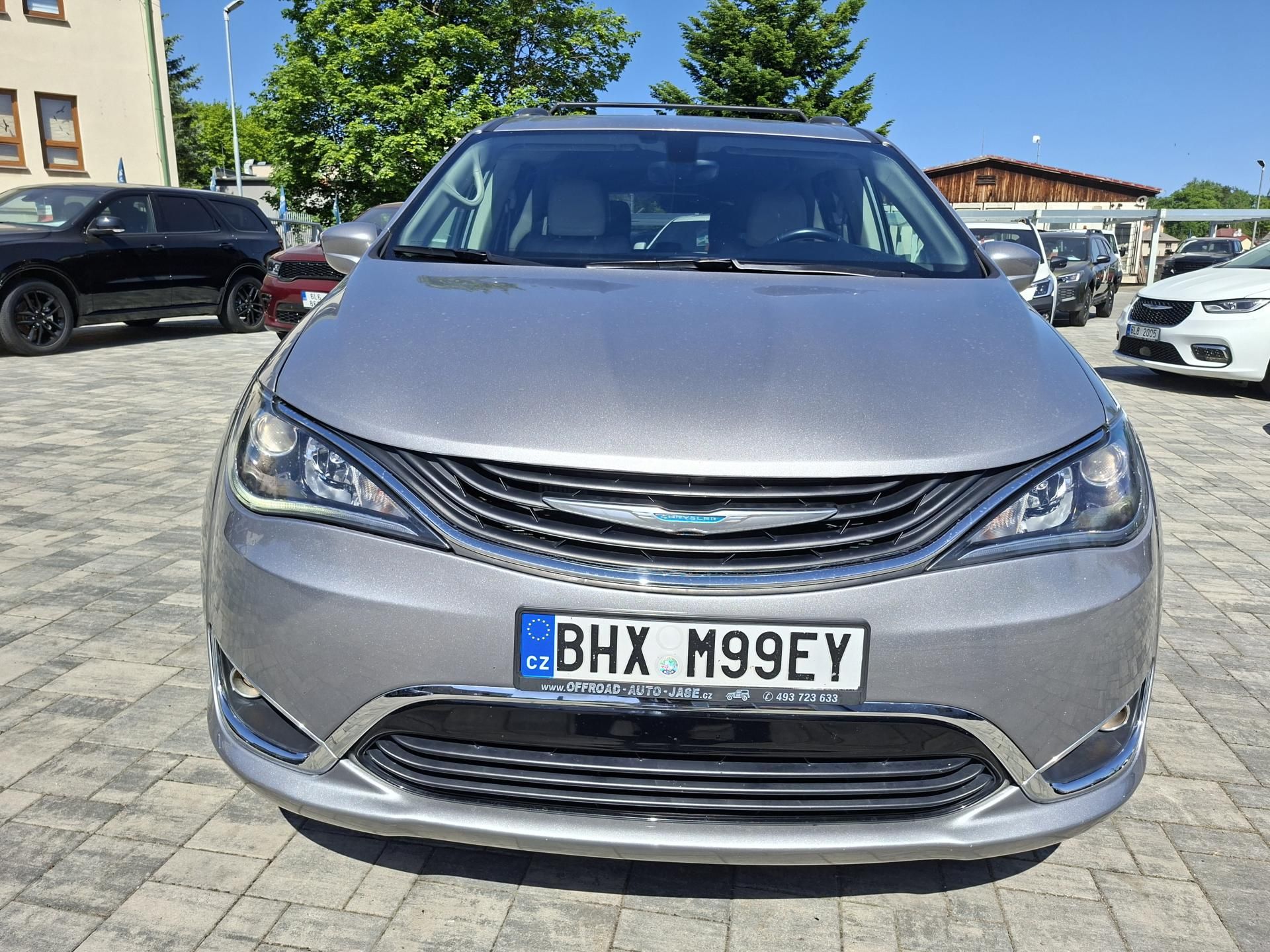 Chrysler Pacifica, 3,6L Hybrid, krásný stav - fotka 2