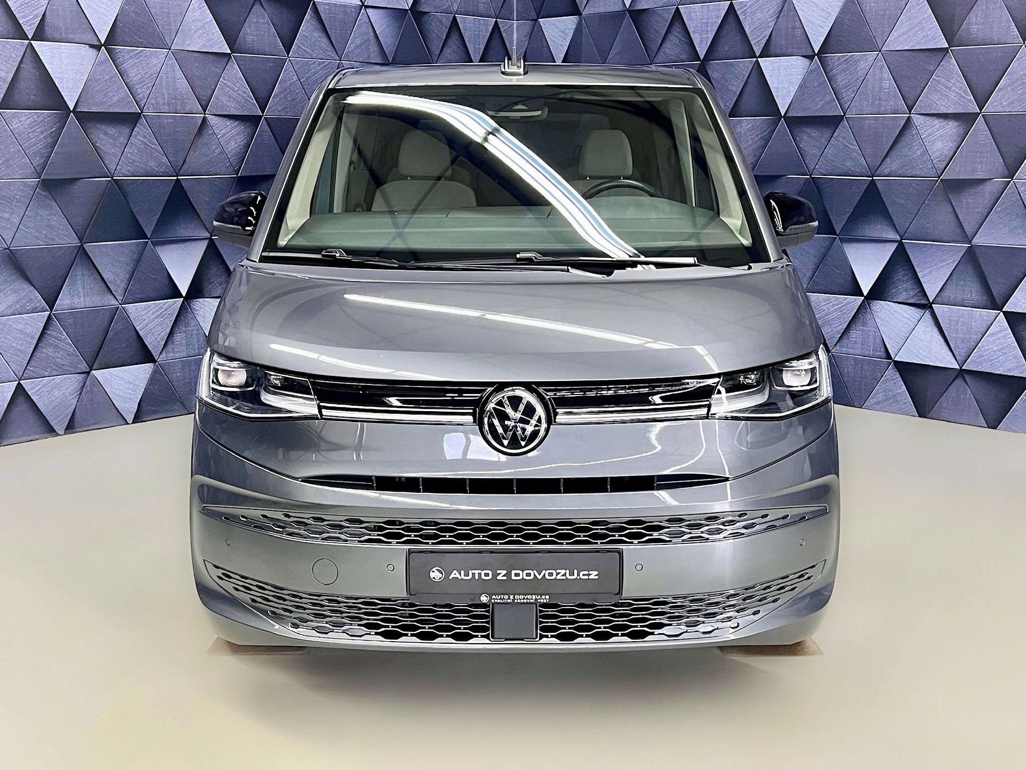 Volkswagen Multivan, 2.0TDI DSG LIFE, PANO, IQ.LED - fotka 3
