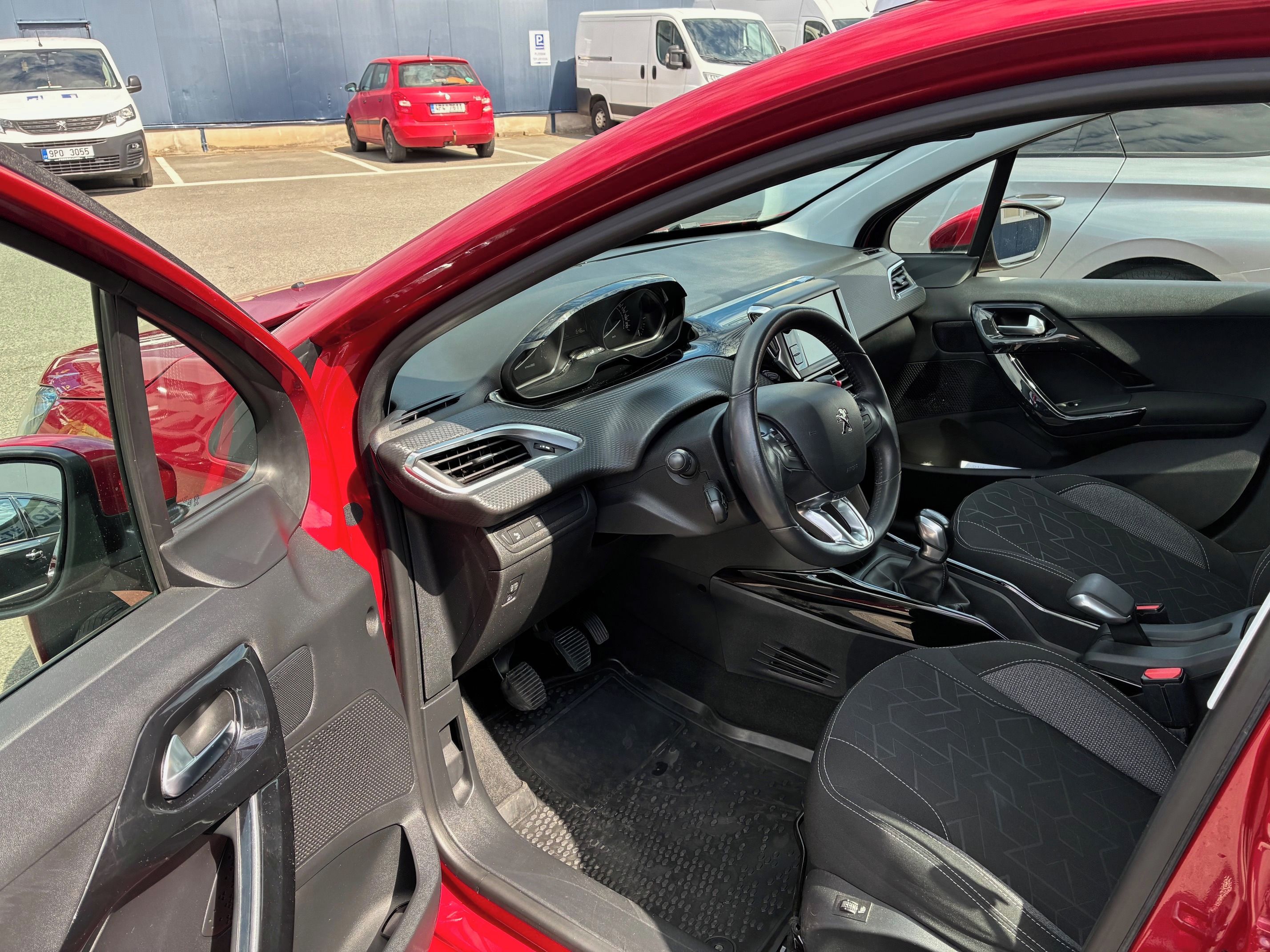 Peugeot 2008, 1,2 PureTech Active Pack  82k - fotka 5