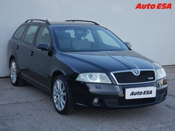 2.0 TFSi,AC,výhřev sed