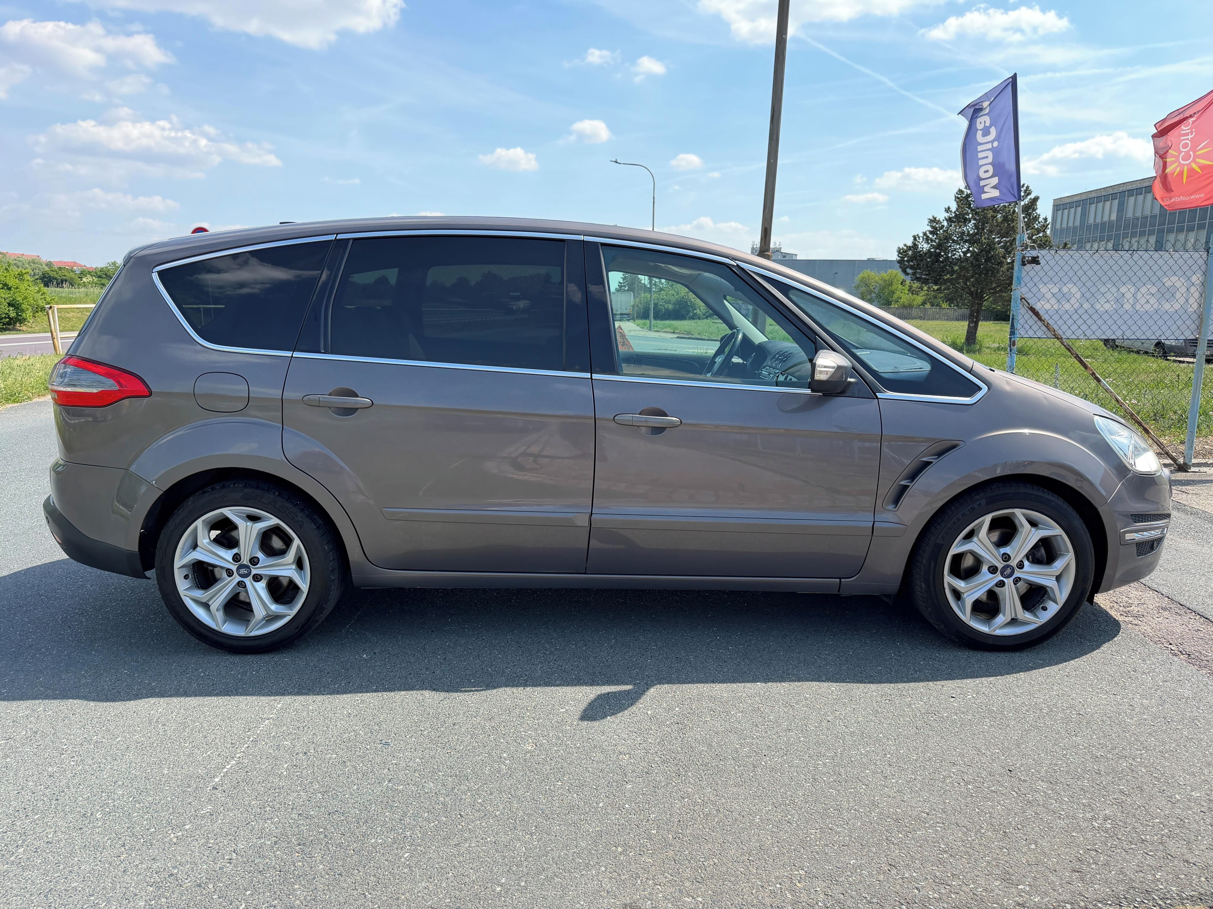 Ford S-MAX, 2.0 TDCi 120kW TAŽNÉ - fotka 4