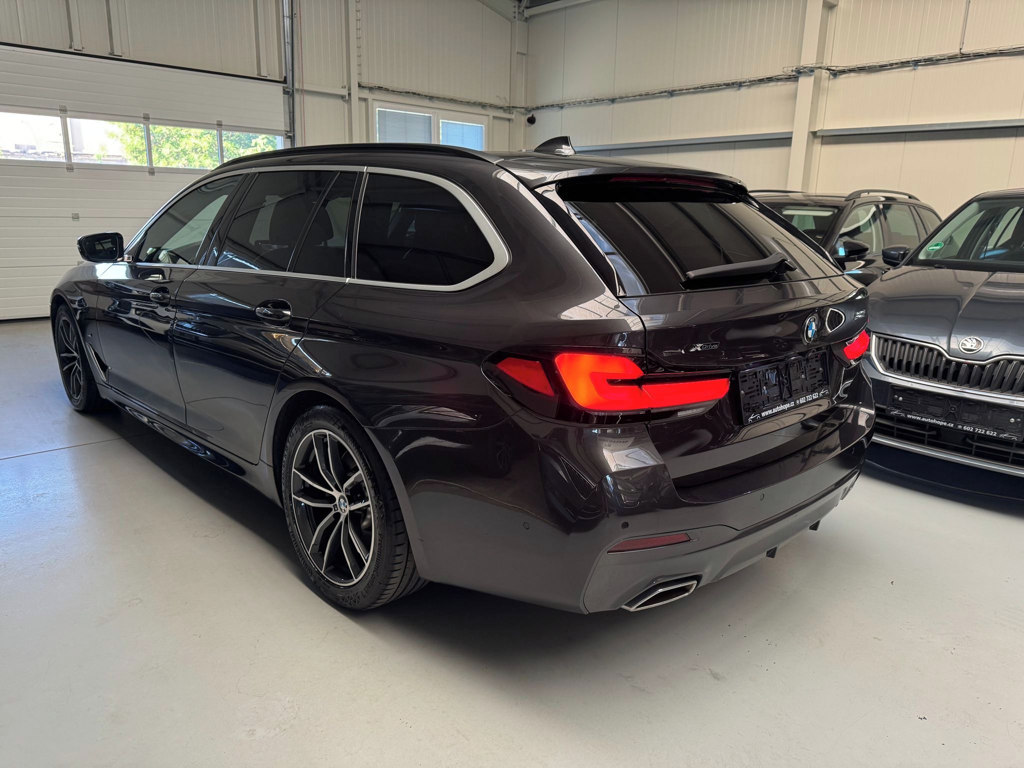 BMW Řada 5, 540i XDrive M-Paket - fotka 4