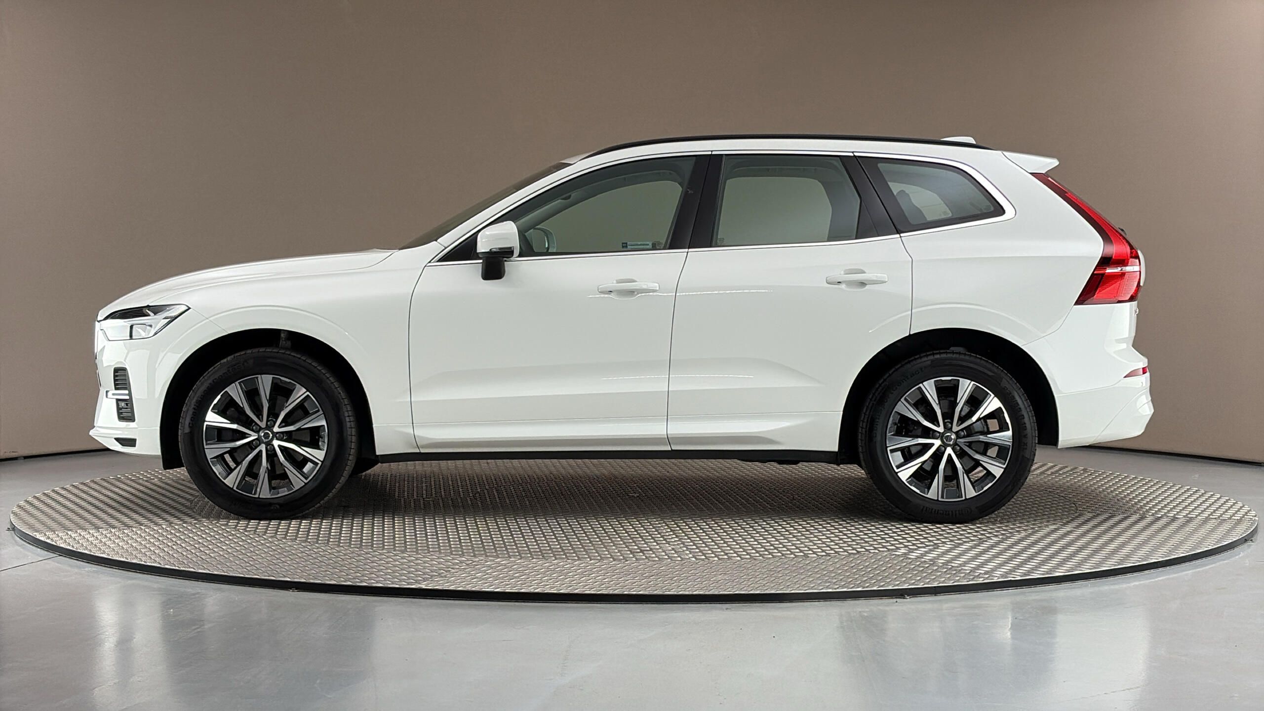 Volvo XC60, 2.0 B4 AUT AWD Momentum Pro - fotka 4