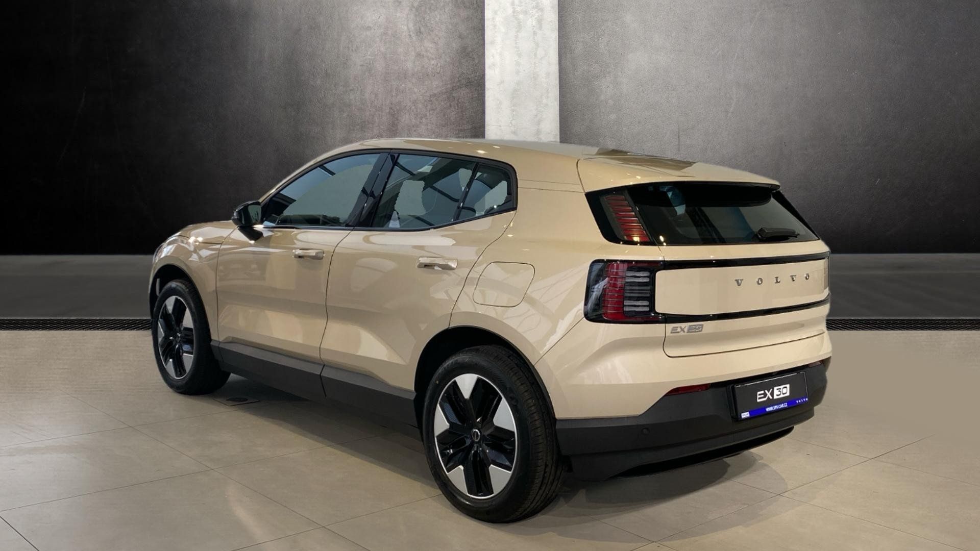 Volvo EX30, PLUS, P5 electric, 200 kW / 27 - fotka 5