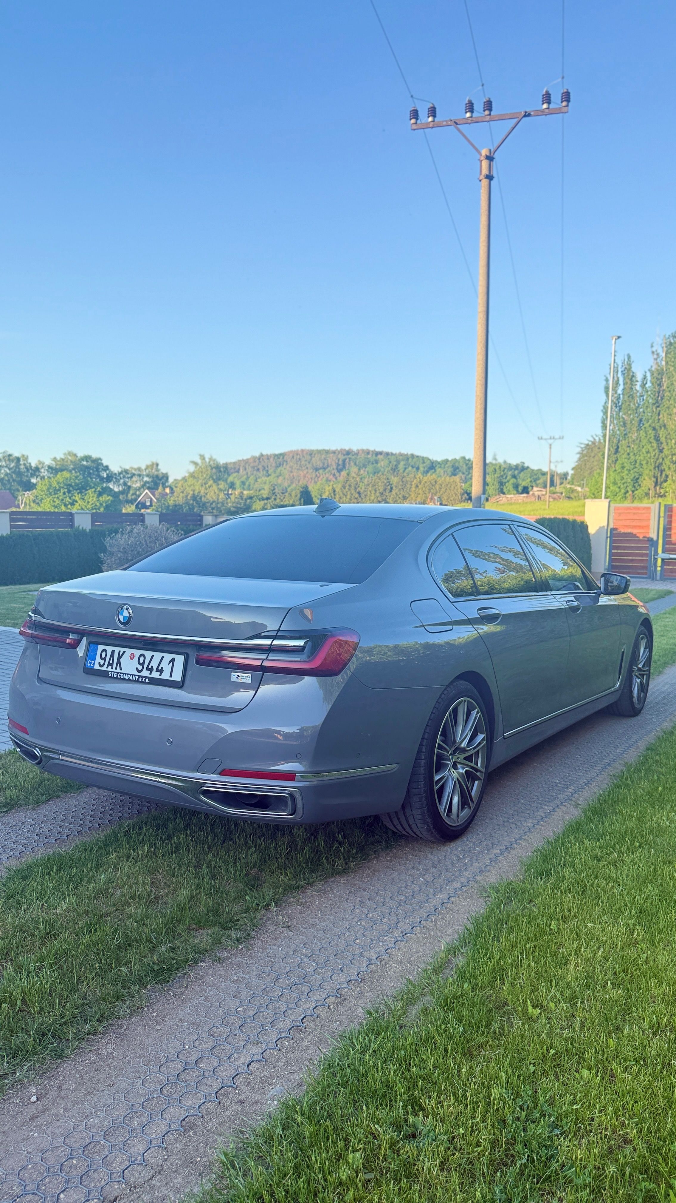 BMW Řada 7, 730D Long xDrive 2021, Harman - fotka 4