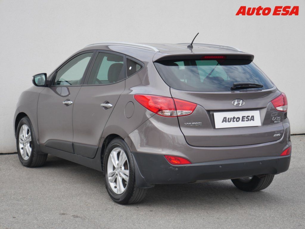 Hyundai ix35, 2.0CRDi 4x4,1.maj,AC - fotka 6