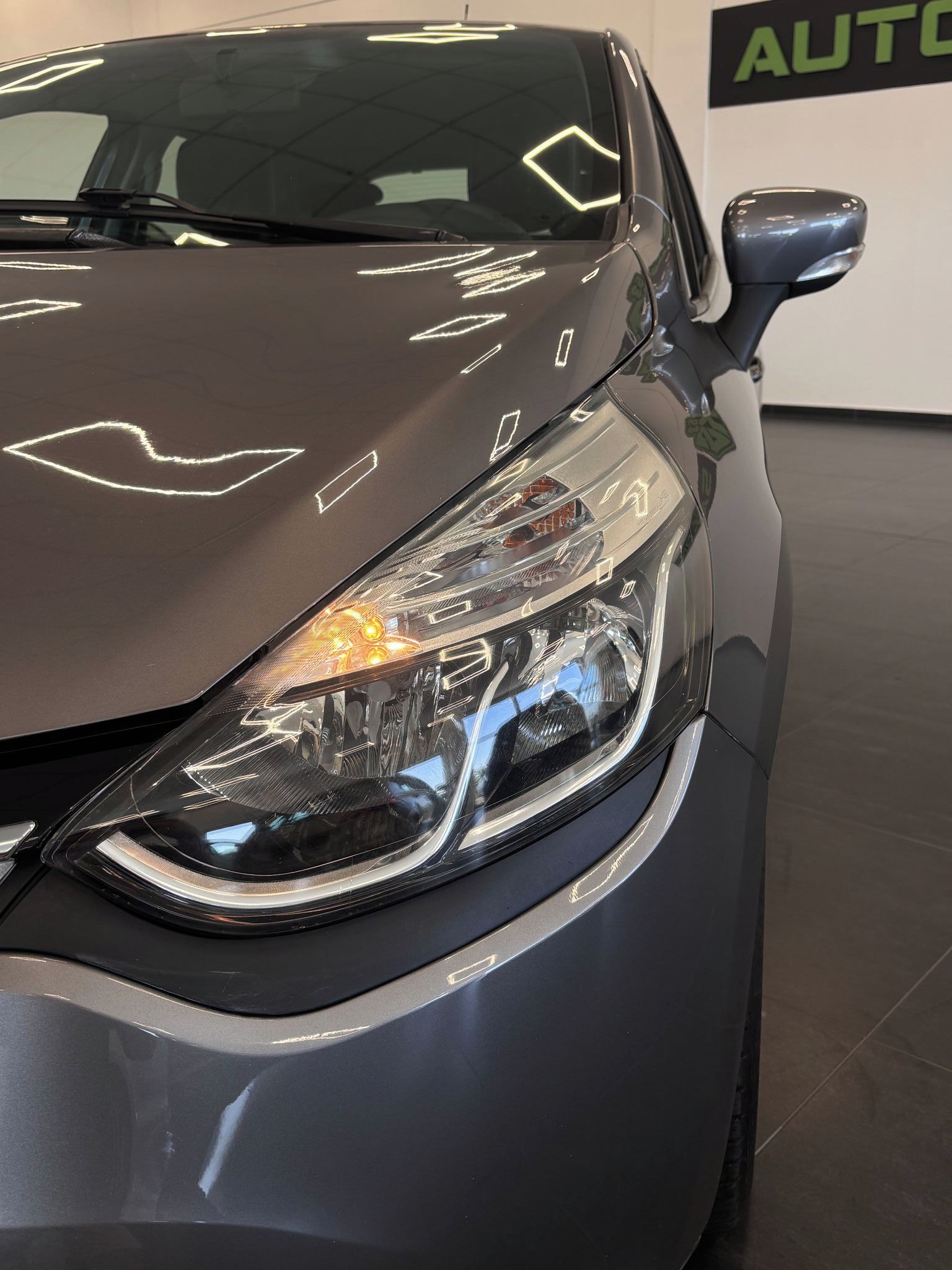 Renault Clio, 1.2 16V, 54kW, 88 tisíc najeto - fotka 5