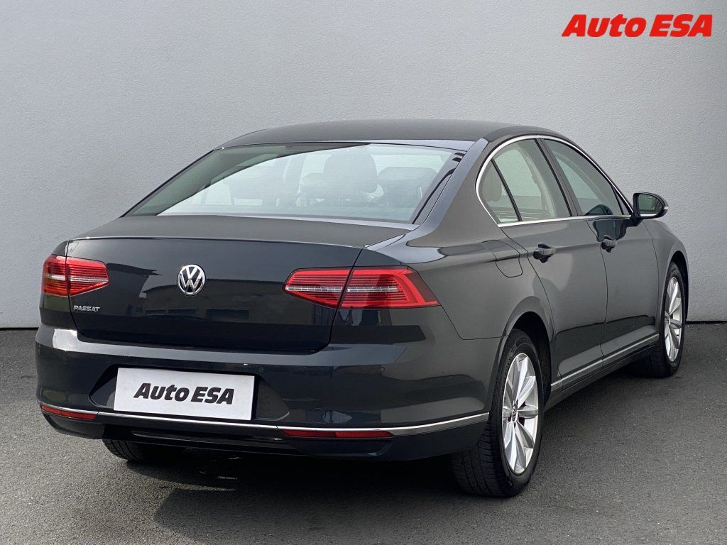 Volkswagen Passat, 2.0 TDi,ČR,autoAC - fotka 4