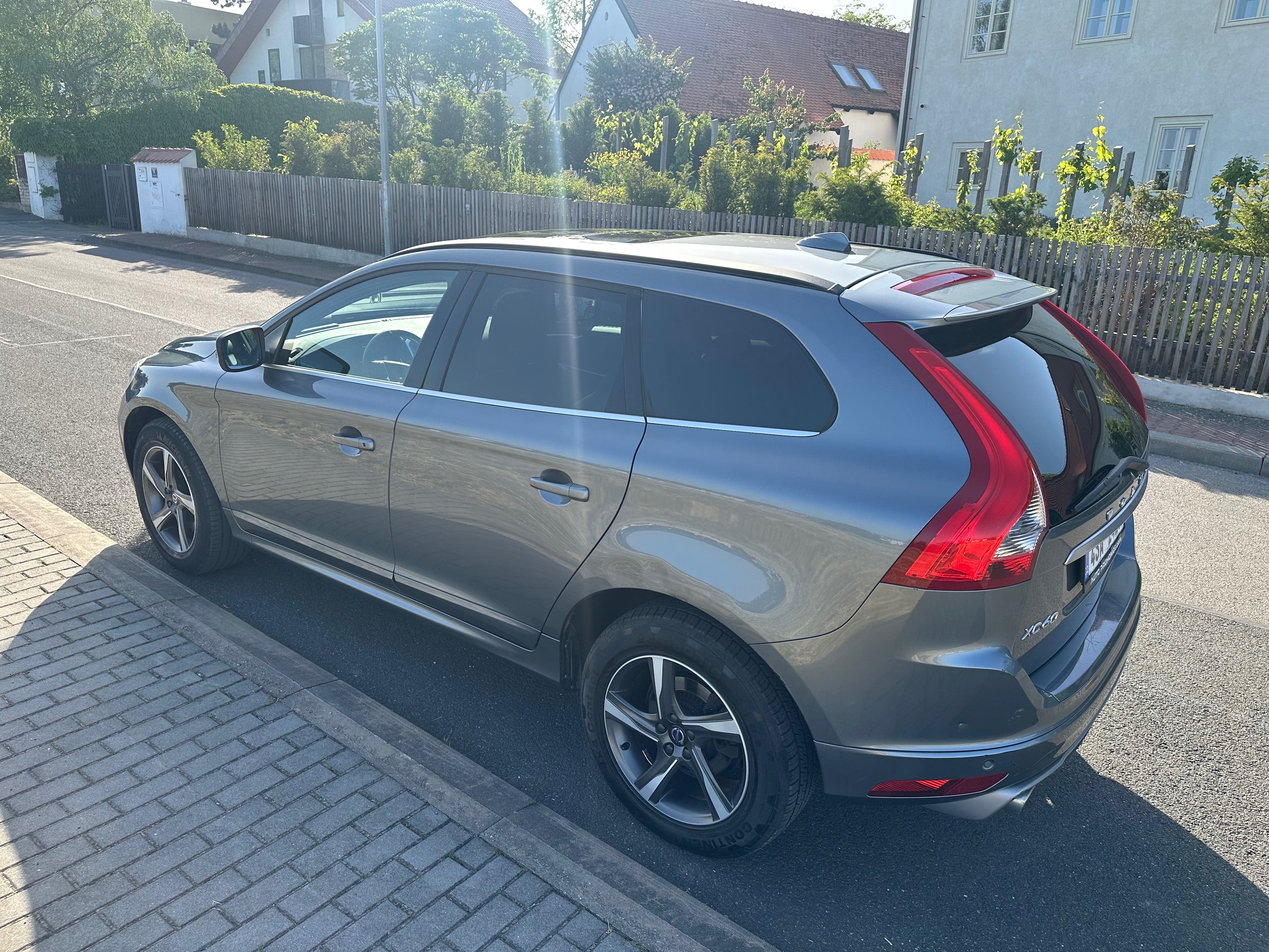 Volvo XC60, R-design, D4, 2.4l - fotka 4