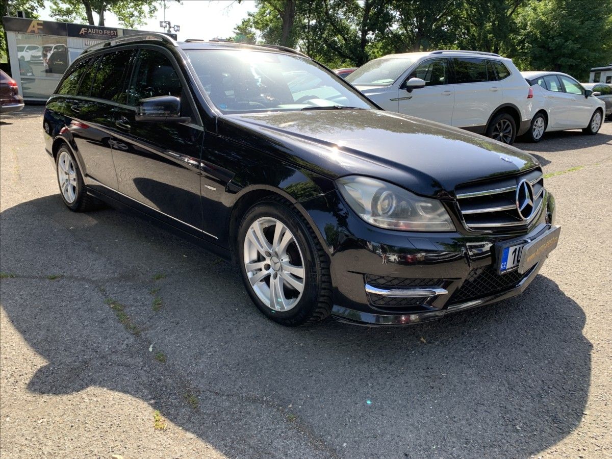 Mercedes-Benz Třídy C, 2,2 CDI 4MATIC - fotka 3