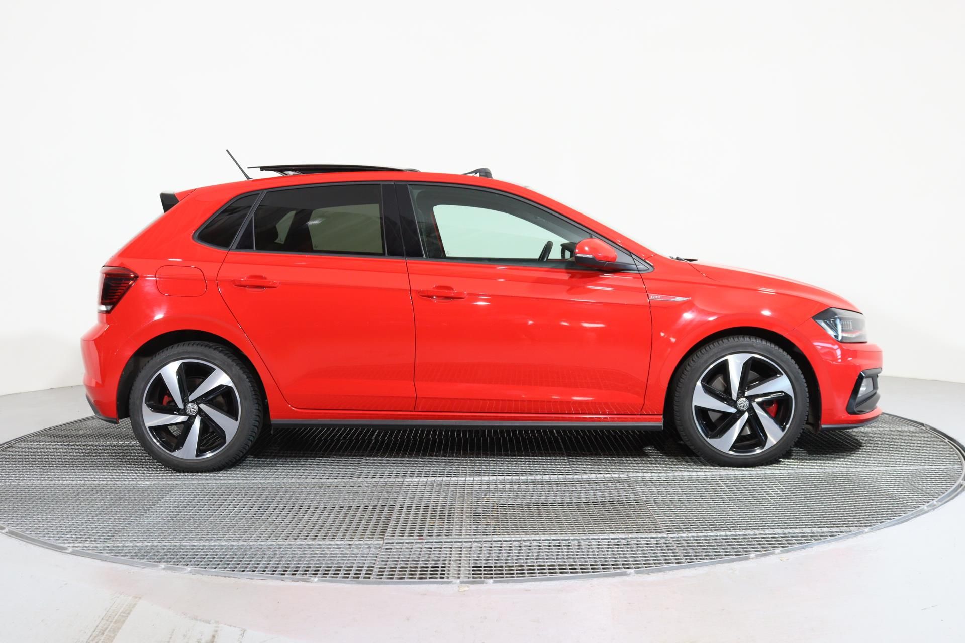Volkswagen Polo, GTI 2,0 TSI 147kW/ LED světla - fotka 3
