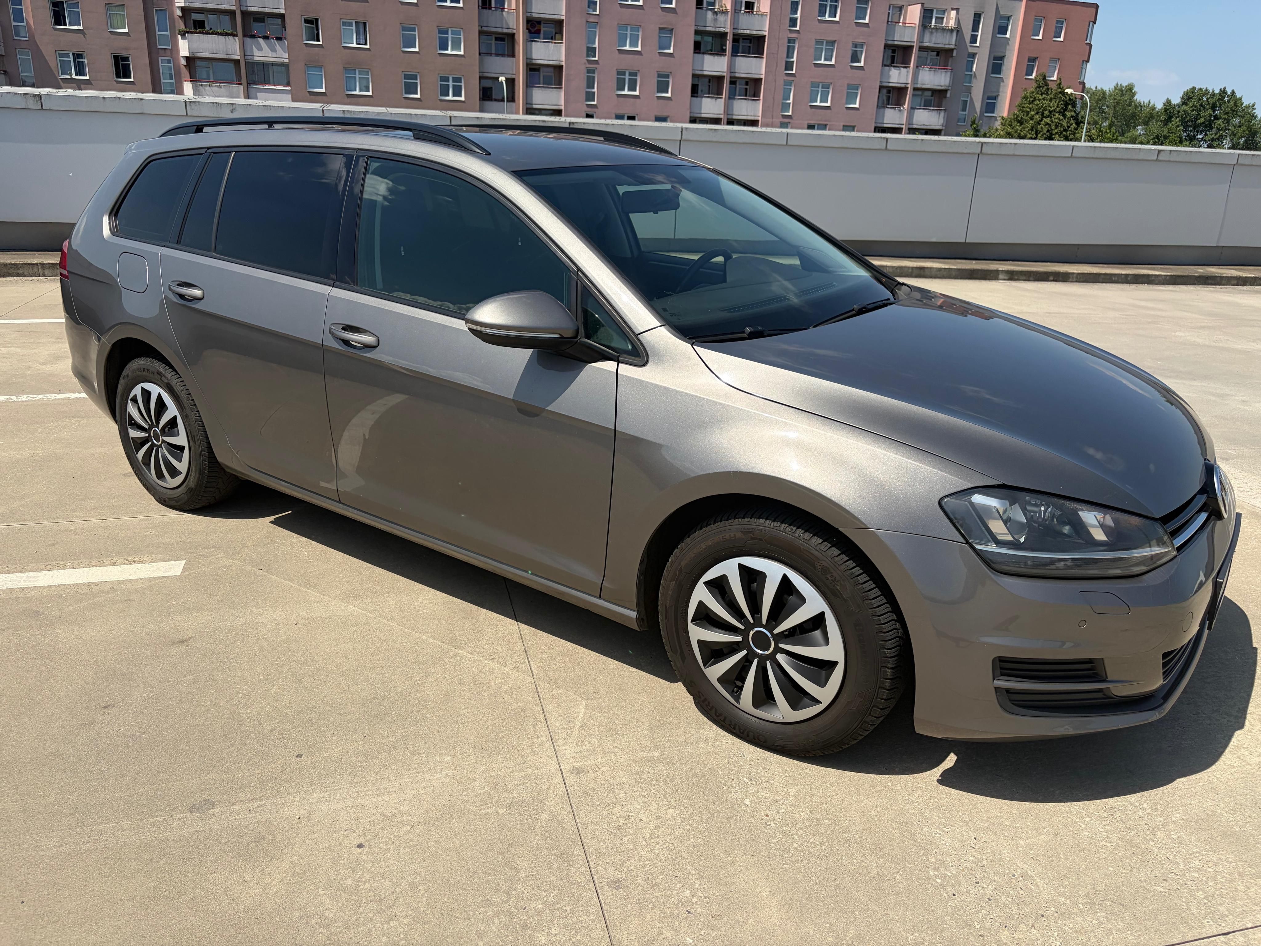Volkswagen Golf, Volkswagen Golf,  1.6 TDI 81kW - fotka 4