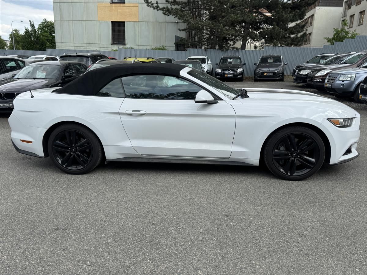 Ford Mustang, 2,3 - fotka 4