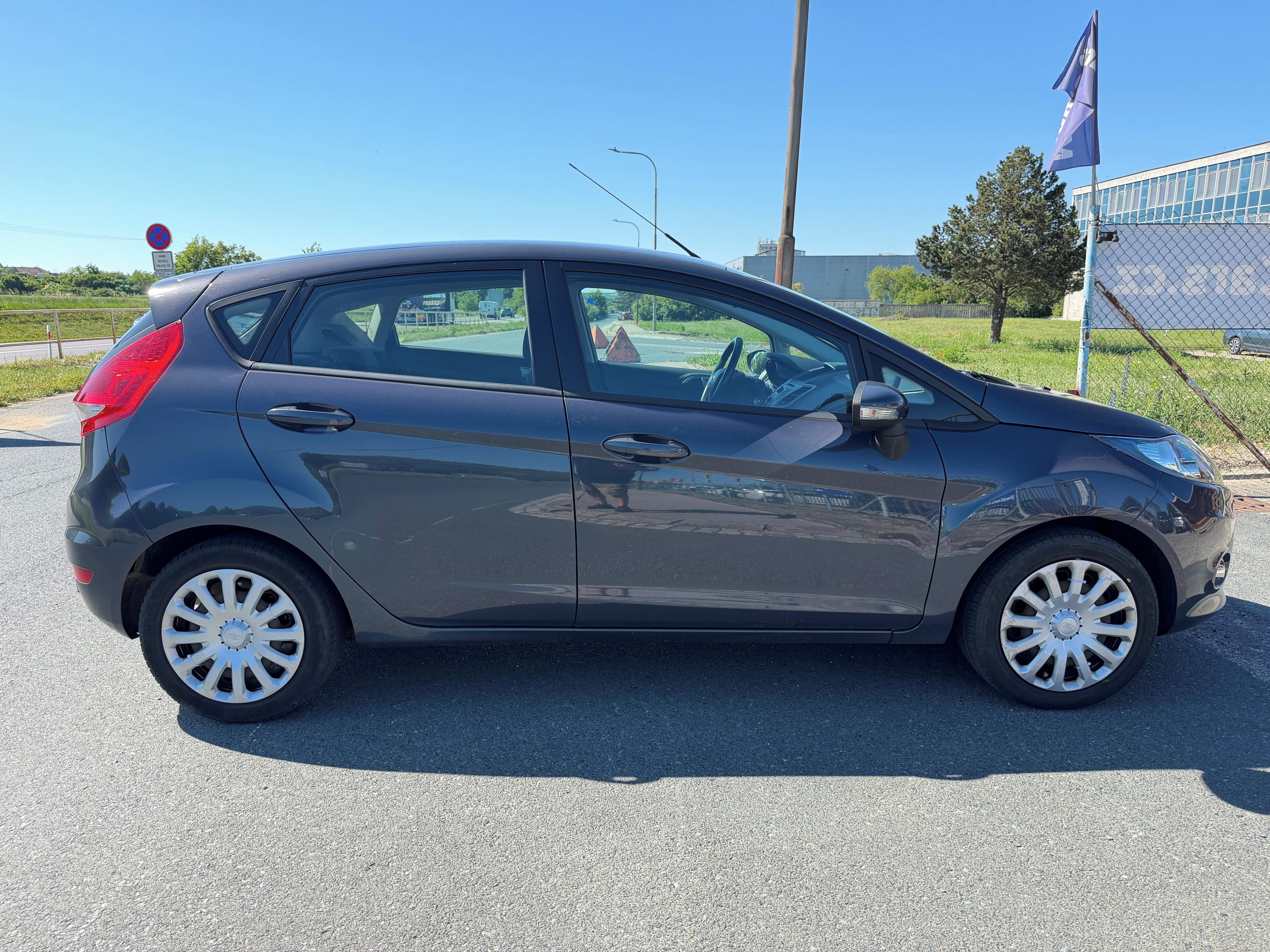 Ford Fiesta, 1.25 i 60kW AUT.KLIMA, VÝBAVA - fotka 4