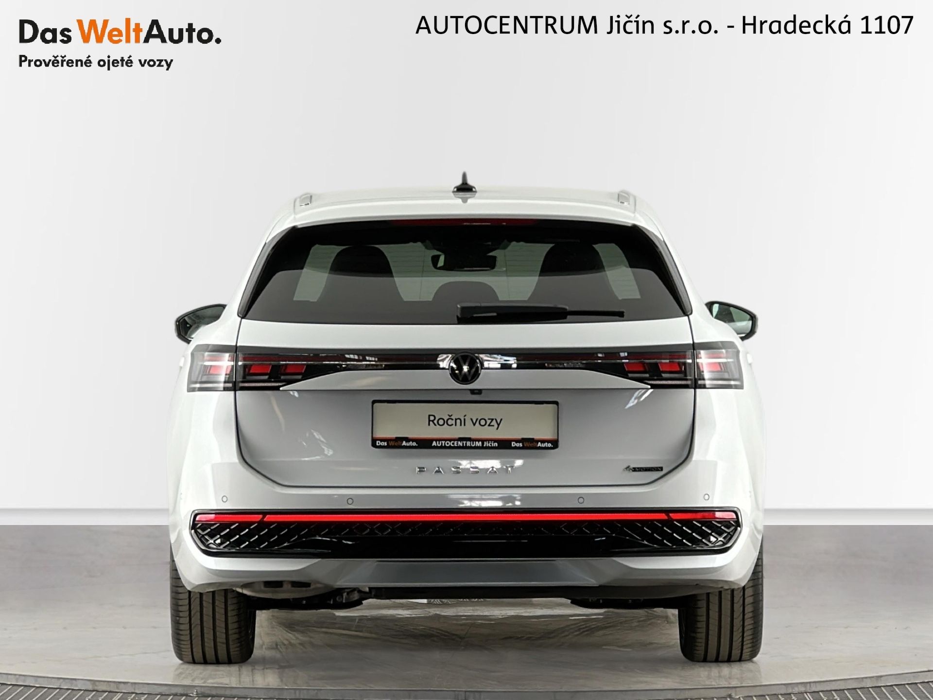 Volkswagen Passat, R-Line 2.0 TDI 142kW 4Motion D - fotka 6