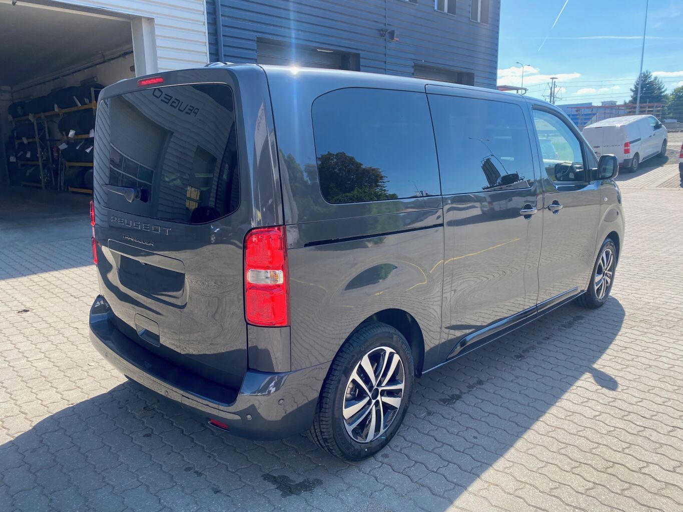 Peugeot Traveller, Allure L2 2.2 BlueHDi 180 EAT8 - fotka 5