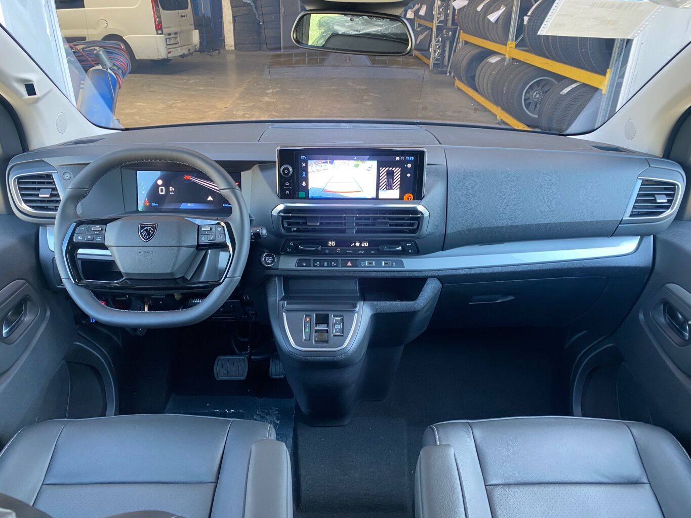 Peugeot Traveller, Allure L2 2.2 BlueHDi 180 EAT8 - fotka 6