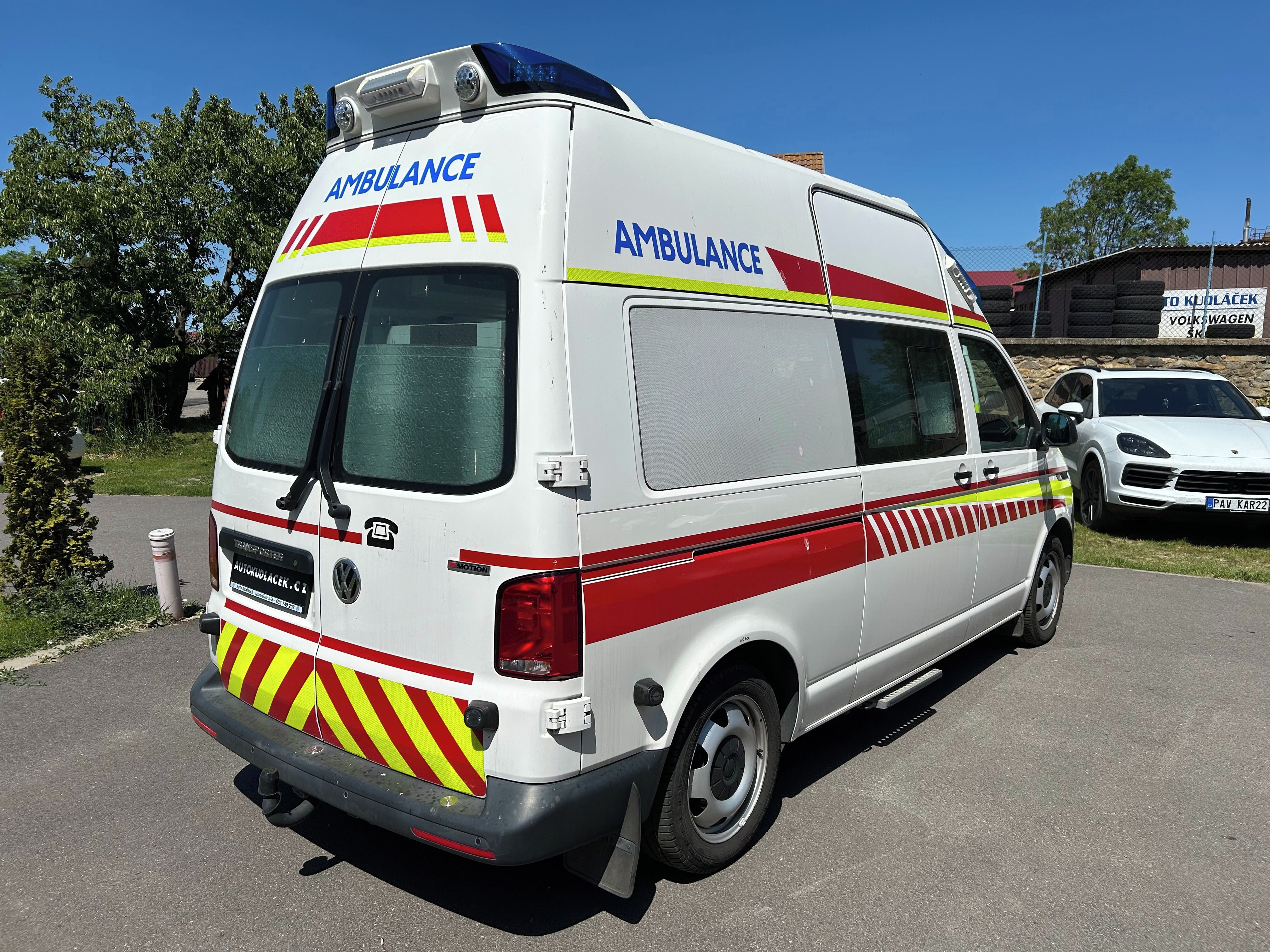 Volkswagen Transporter, T6.1 - 2.0 TDI Sanitní vůz 4x4 - fotka 3