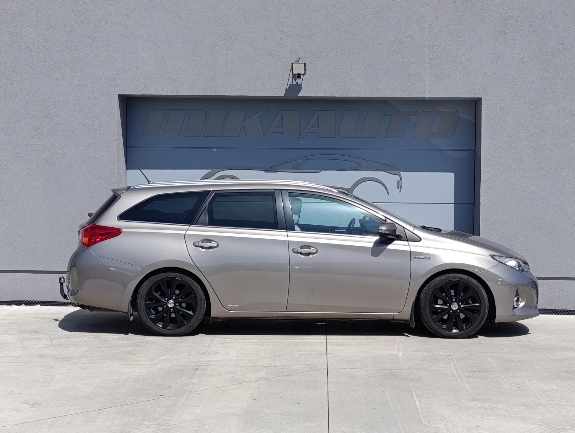 Toyota Auris, 1.8i HYBRID e-CVT PANO - fotka 4