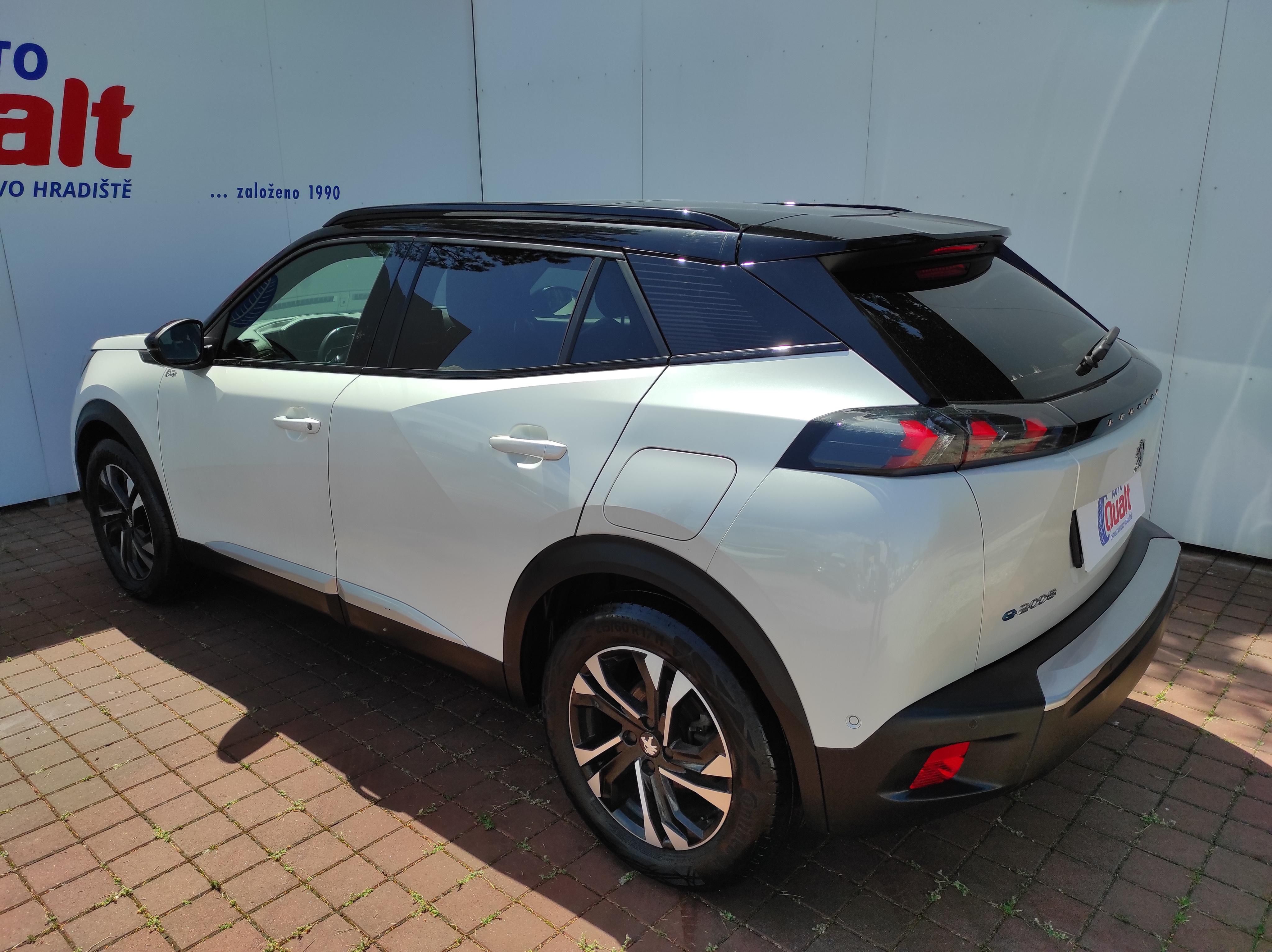 Peugeot 2008, e-GT + PANORAMA SOH 97,6 % - fotka 6